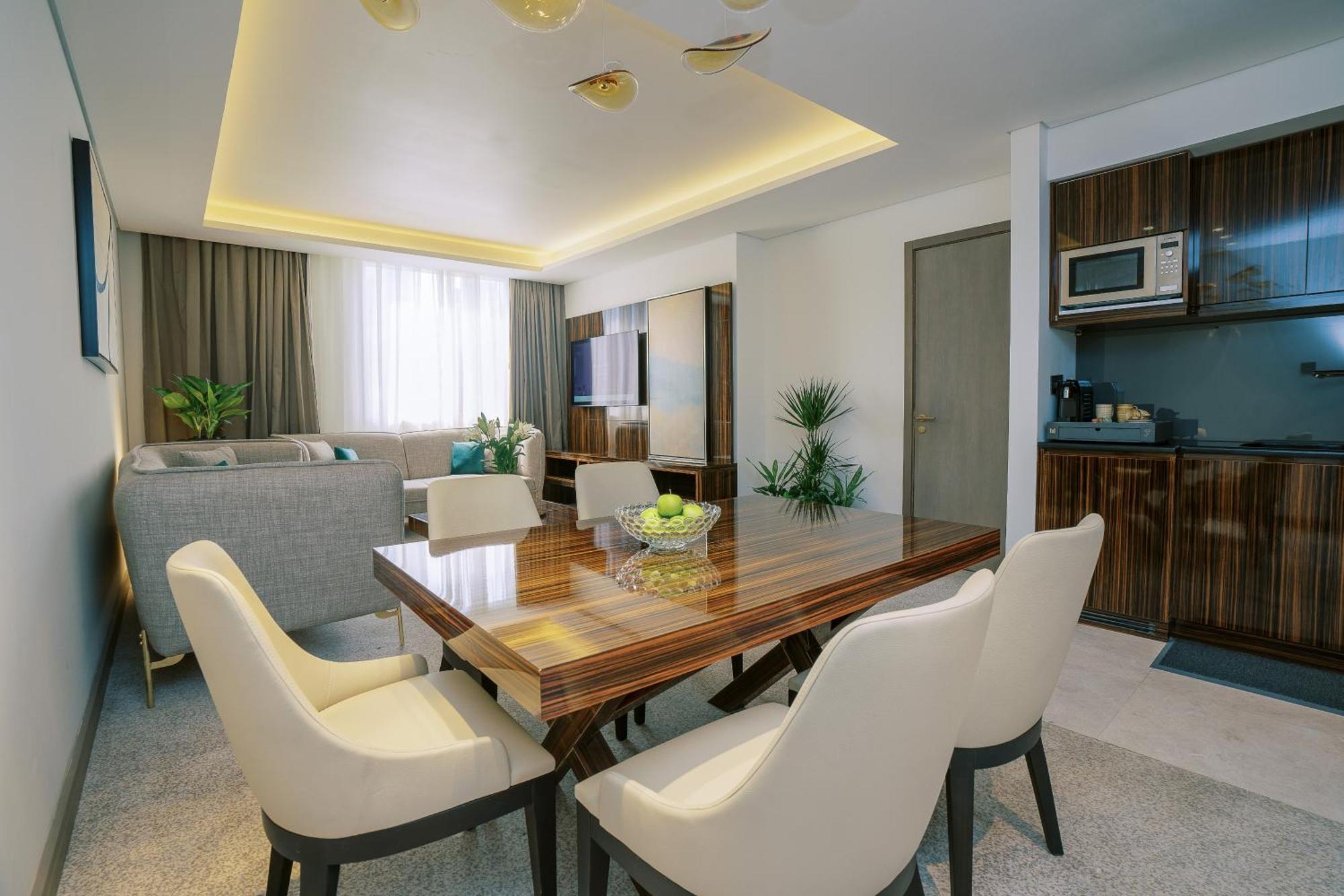 Royal Suite met 2 slaapkamers met kitchenette - bespaar 15% op F&B-shuttle naar het stadscentrum van Deira, winkelcentrum Al Ghurair en het strand van La Mer