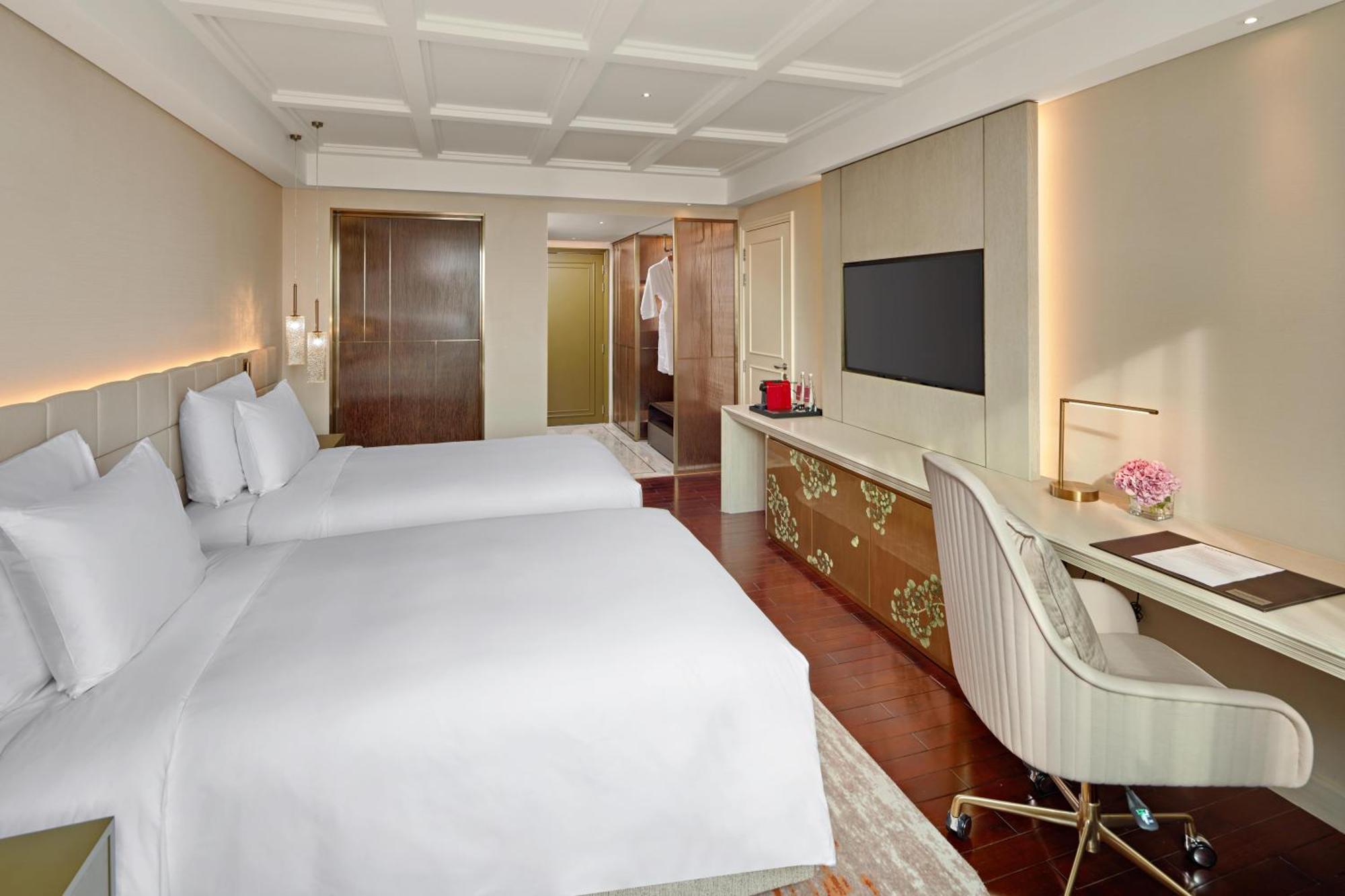Executive Twin Room with Lounge Access - High Floor - Complimentary daily chocolate hour 5-6pm,1671865360:JPEG