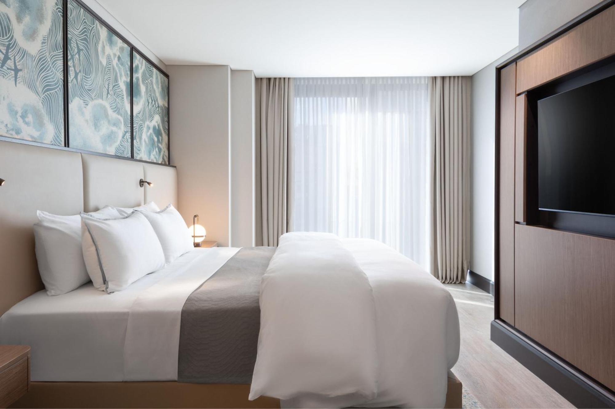 Premium, Suite, 1 King, Sofa bed, City view