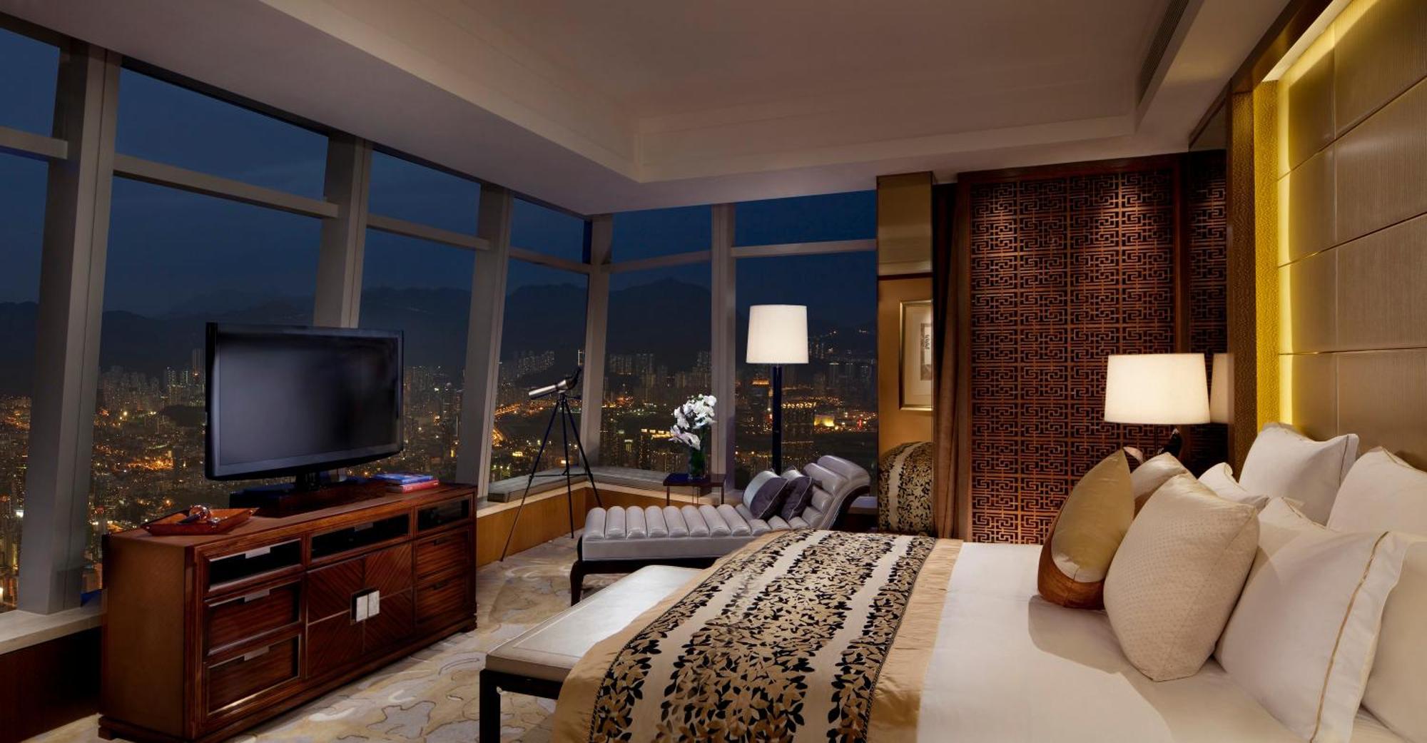 Premier Executive Suite with King Bed and Club Lounge Access