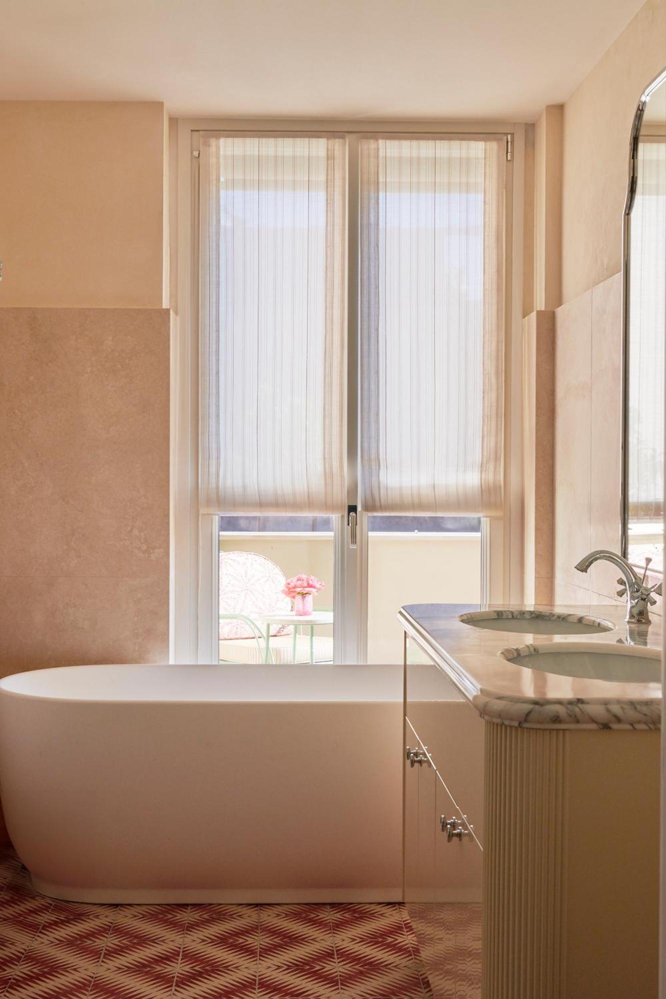 Deluxe Double or Twin Room Balcony,1596385741:JPEG