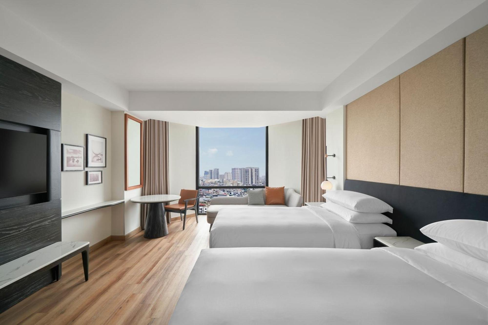 Club Level Twin Room with City View