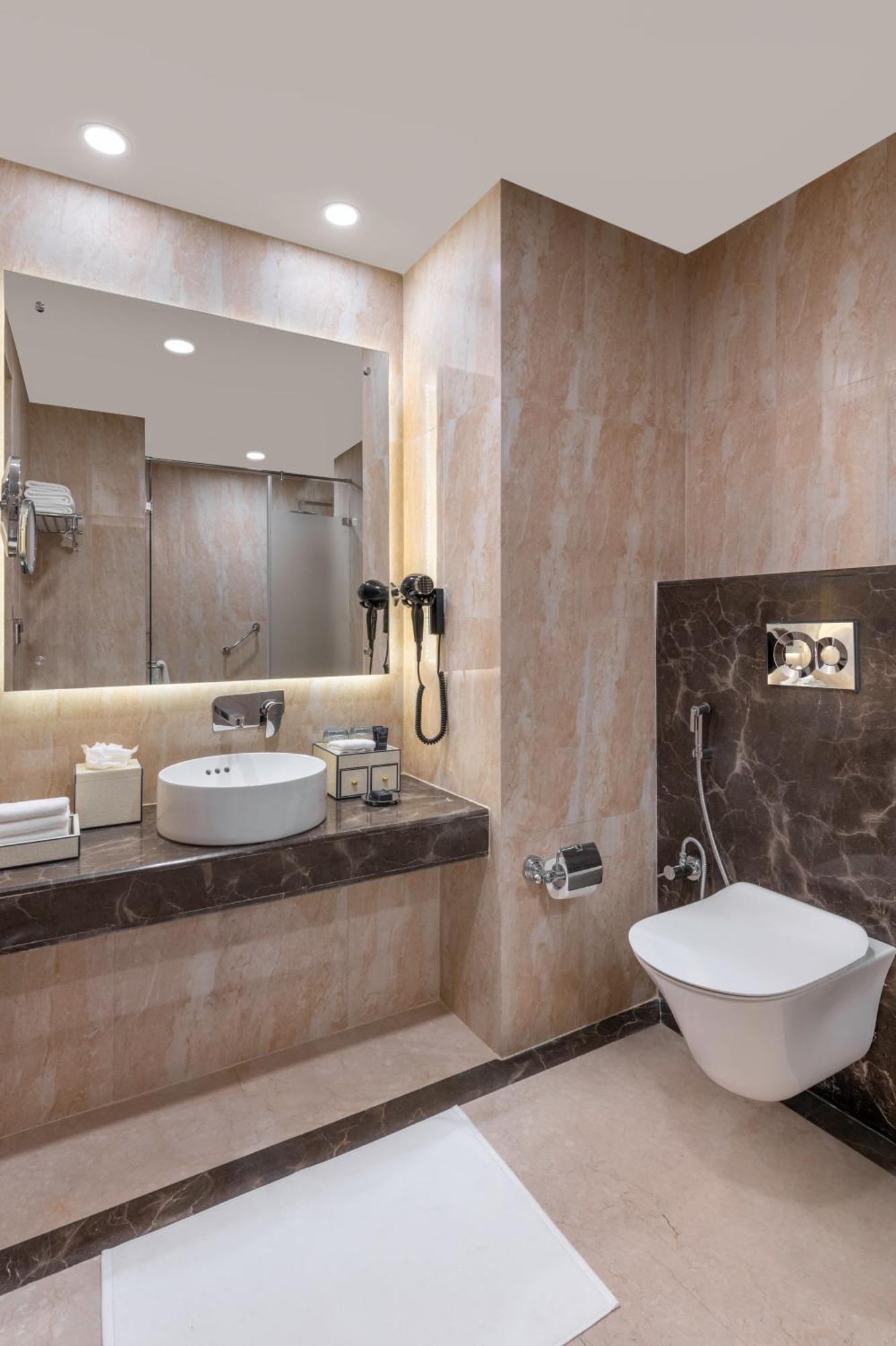 Executive Suite,1586201202:JPEG