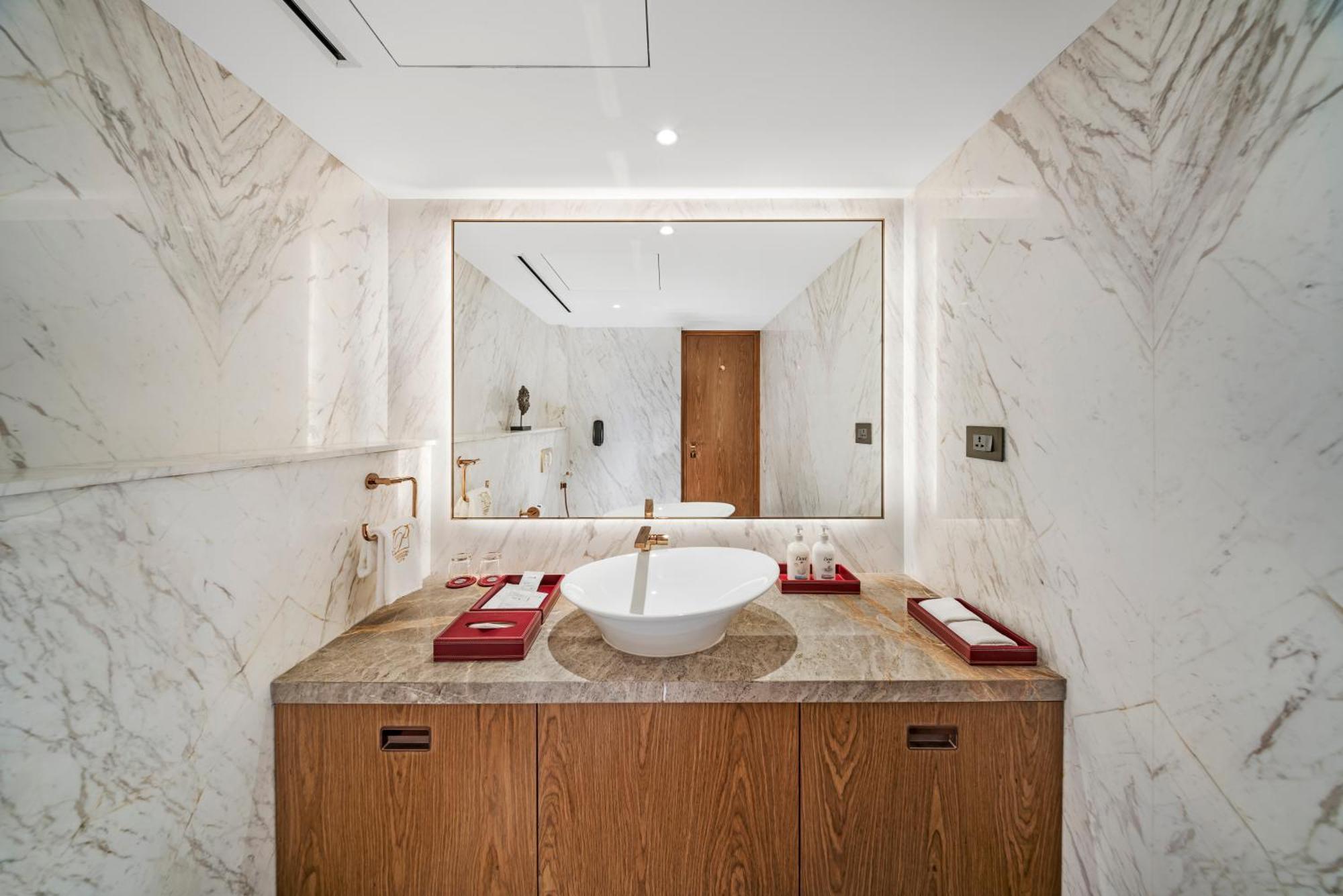 Presidential PentHouse Suite with Airport Transfers and Club Lounge access,1586834453:JPEG