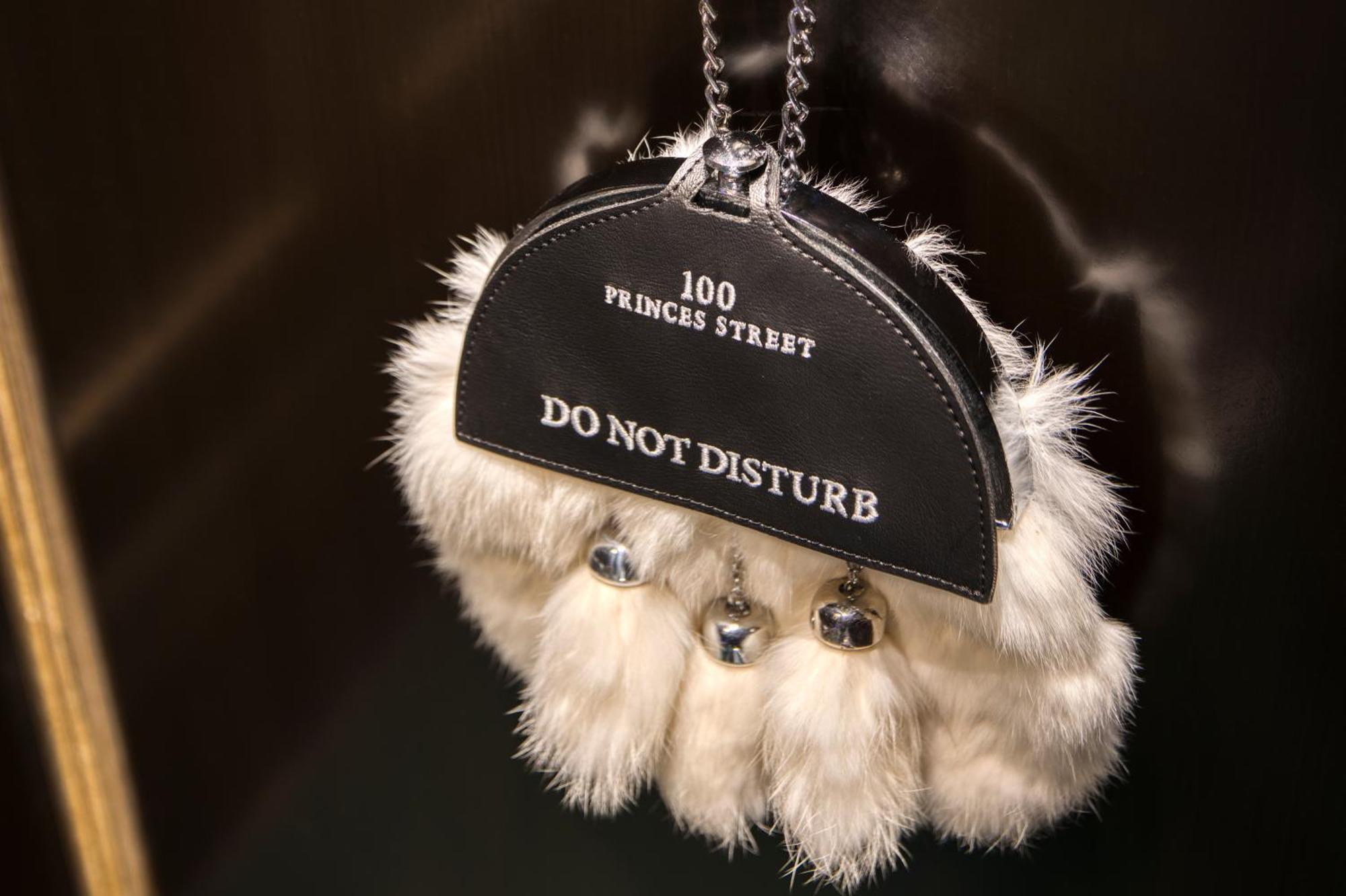 King Room,1587498907:JPEG