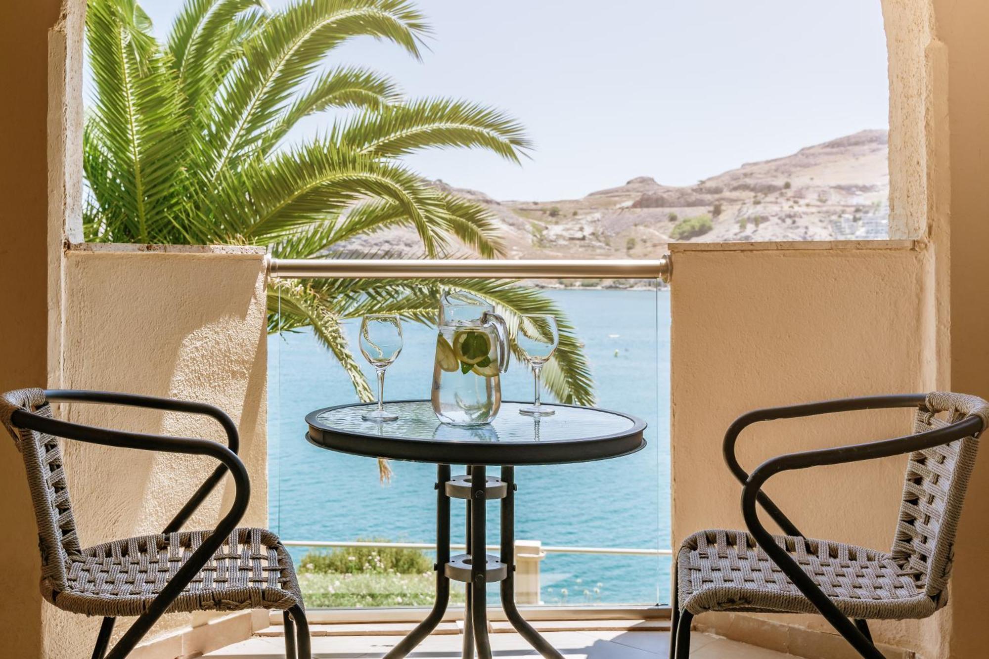 Deluxe Junior Suite Beachfront Open Plan