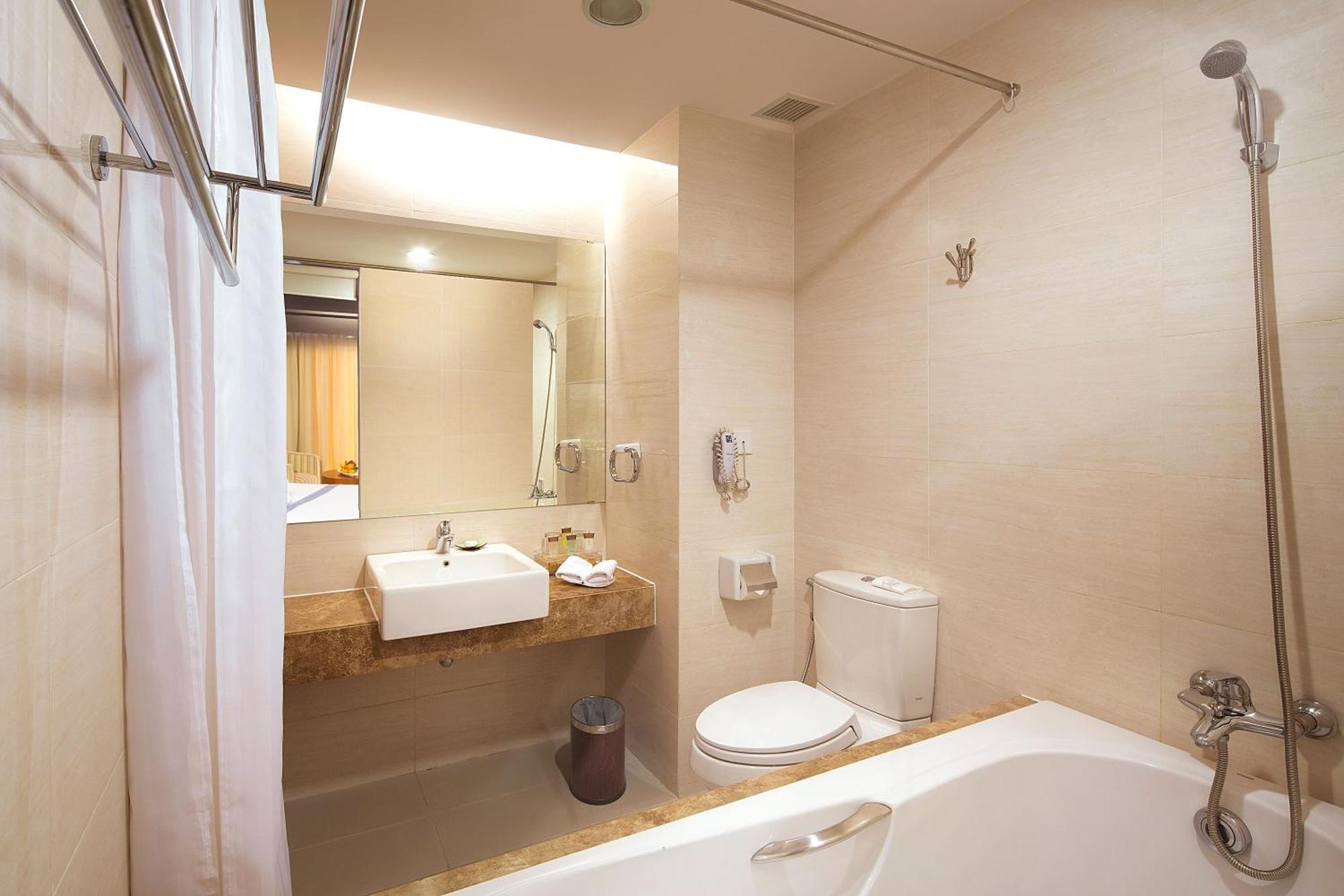 Triple Room with City View