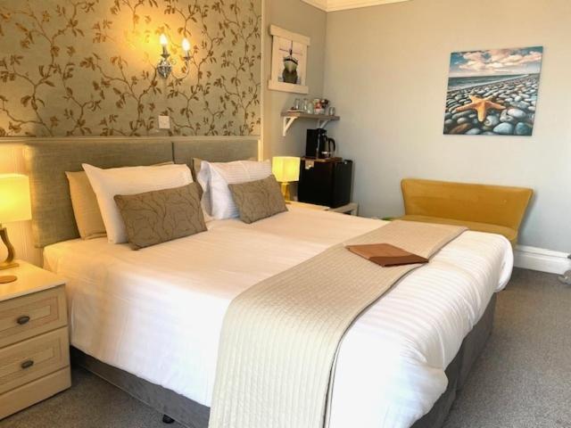 Double or Twin Room with Private Bathroom