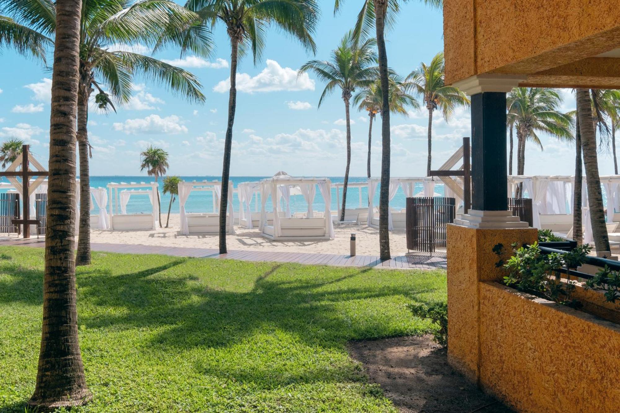 Junior Suite Ocean Front Beach Access Single Use