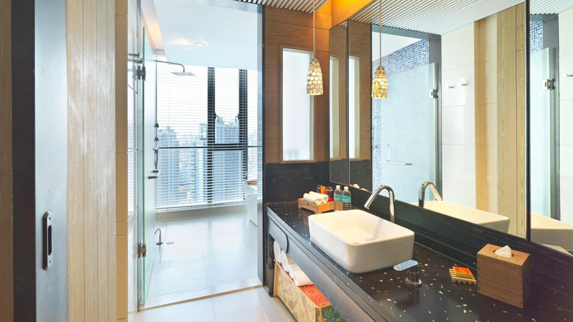 Standard King Room with River View