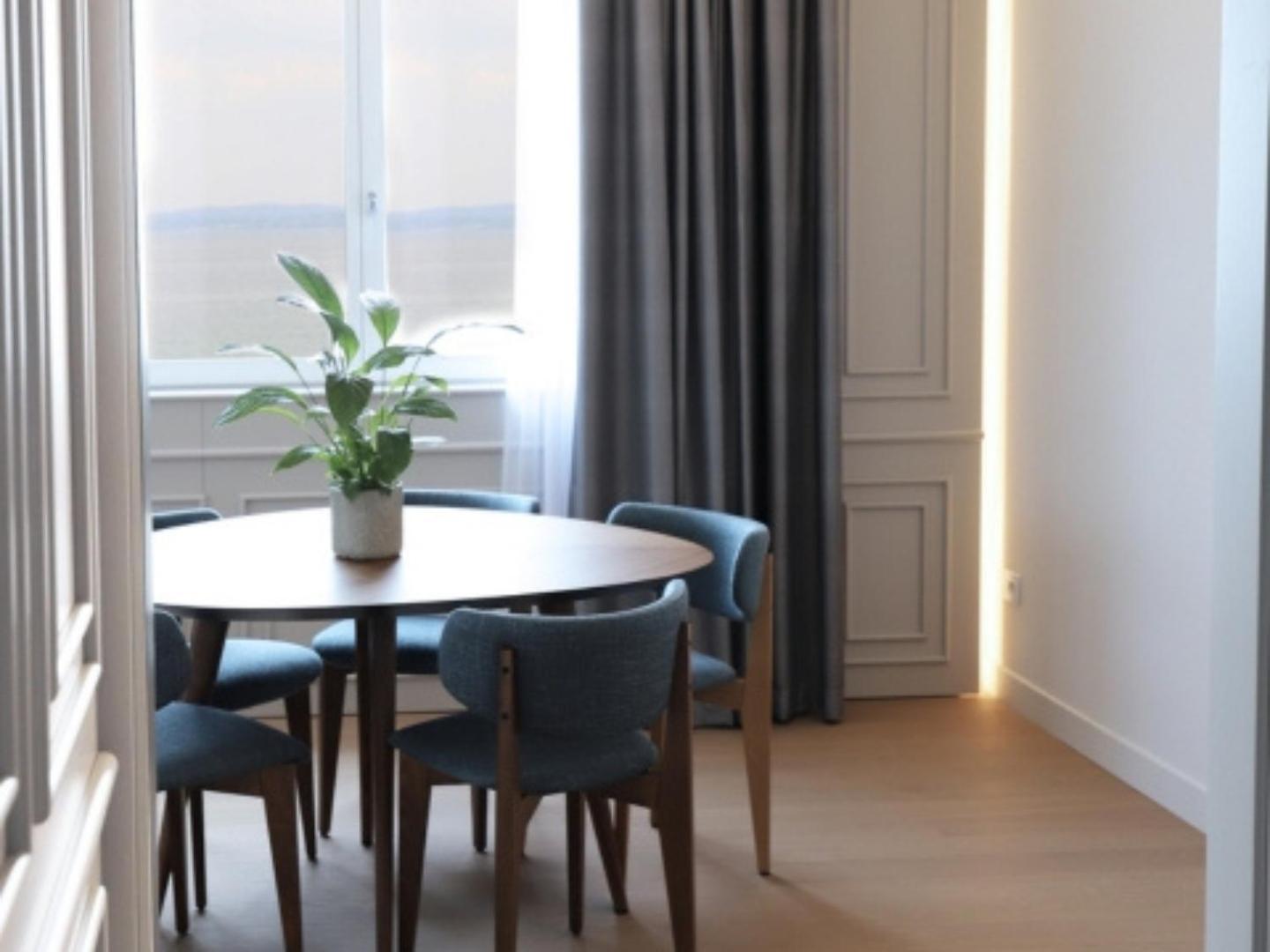 Suite with Lake View