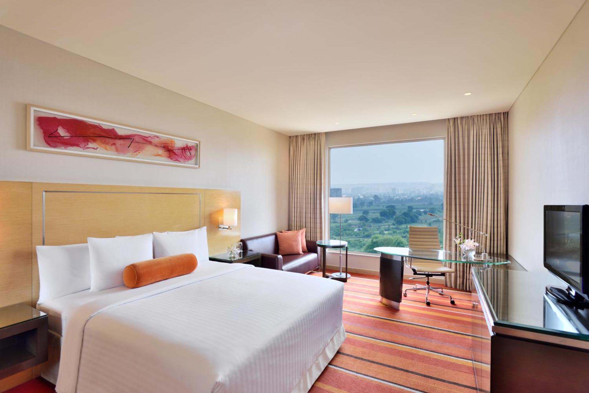 Deluxe King Room - Non Smoking