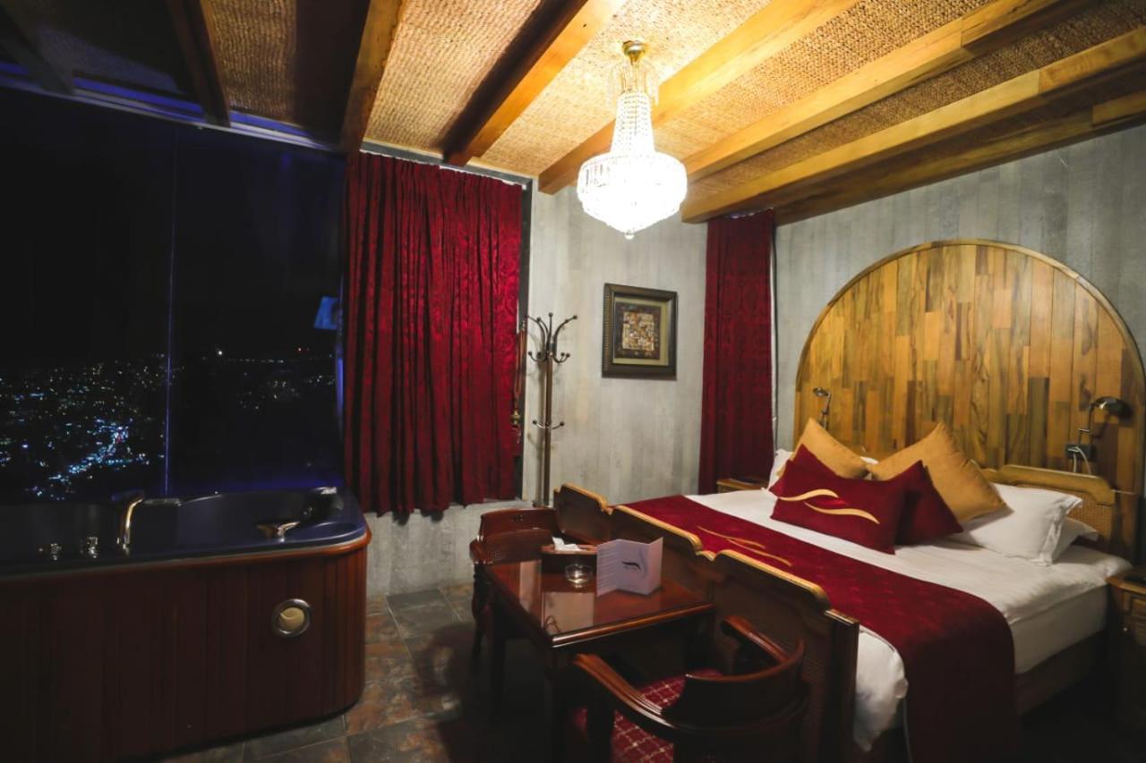 King Room with Spa Bath