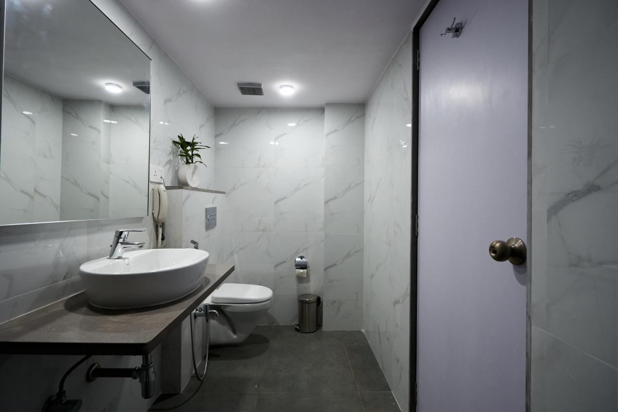Superior Valley View Room