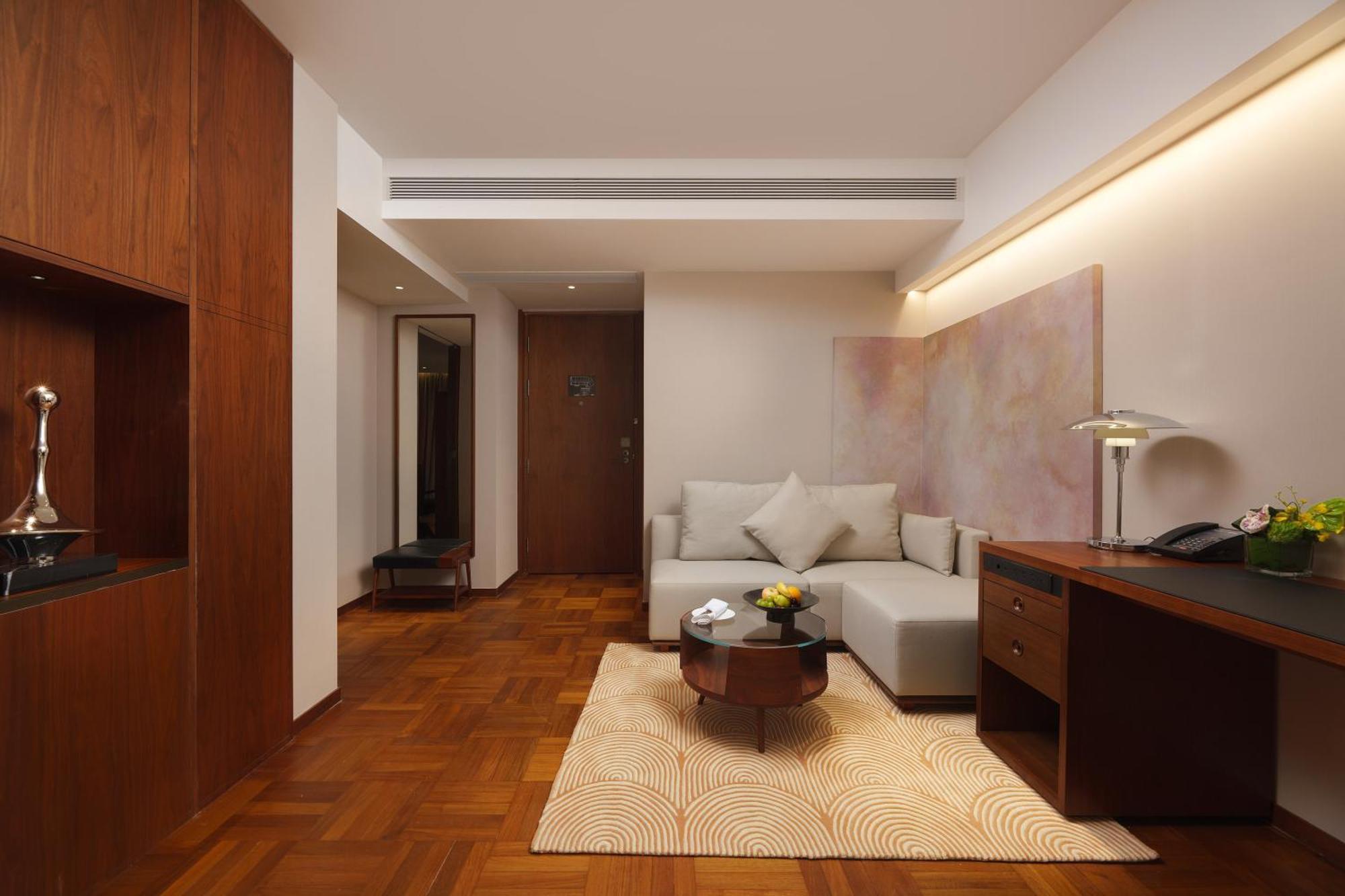 Bund Suite with River View