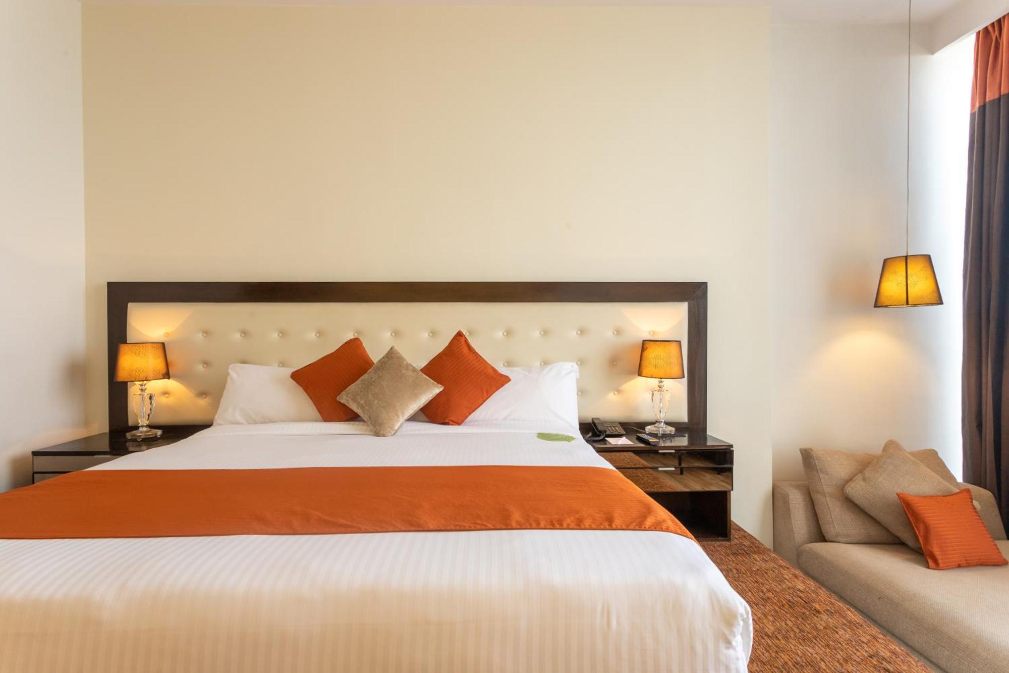 Executive King Or Twin Top Floor Rooms access to Steam Jacuzzi & Gym,965180224:JPEG