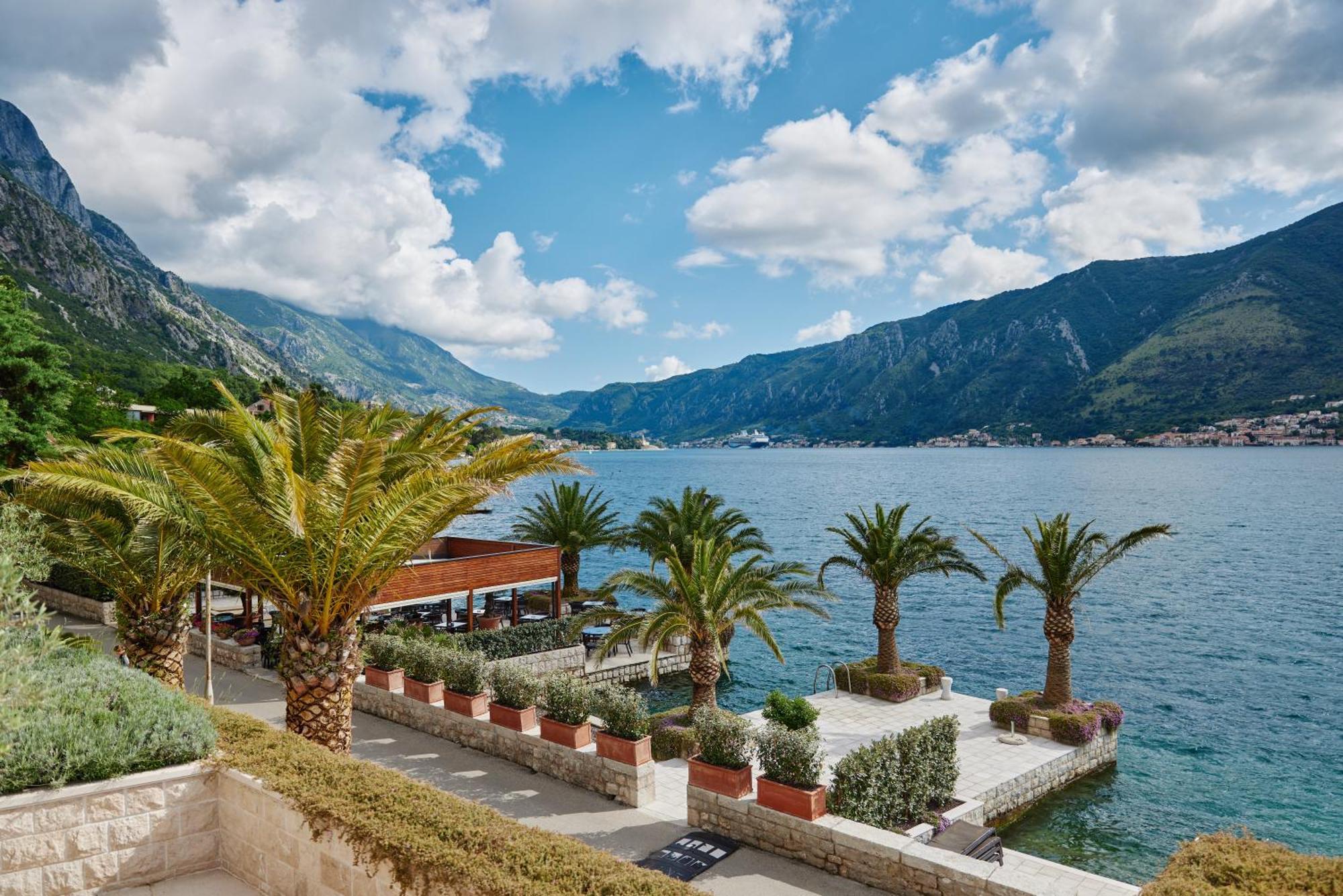 Villa - Beach Front