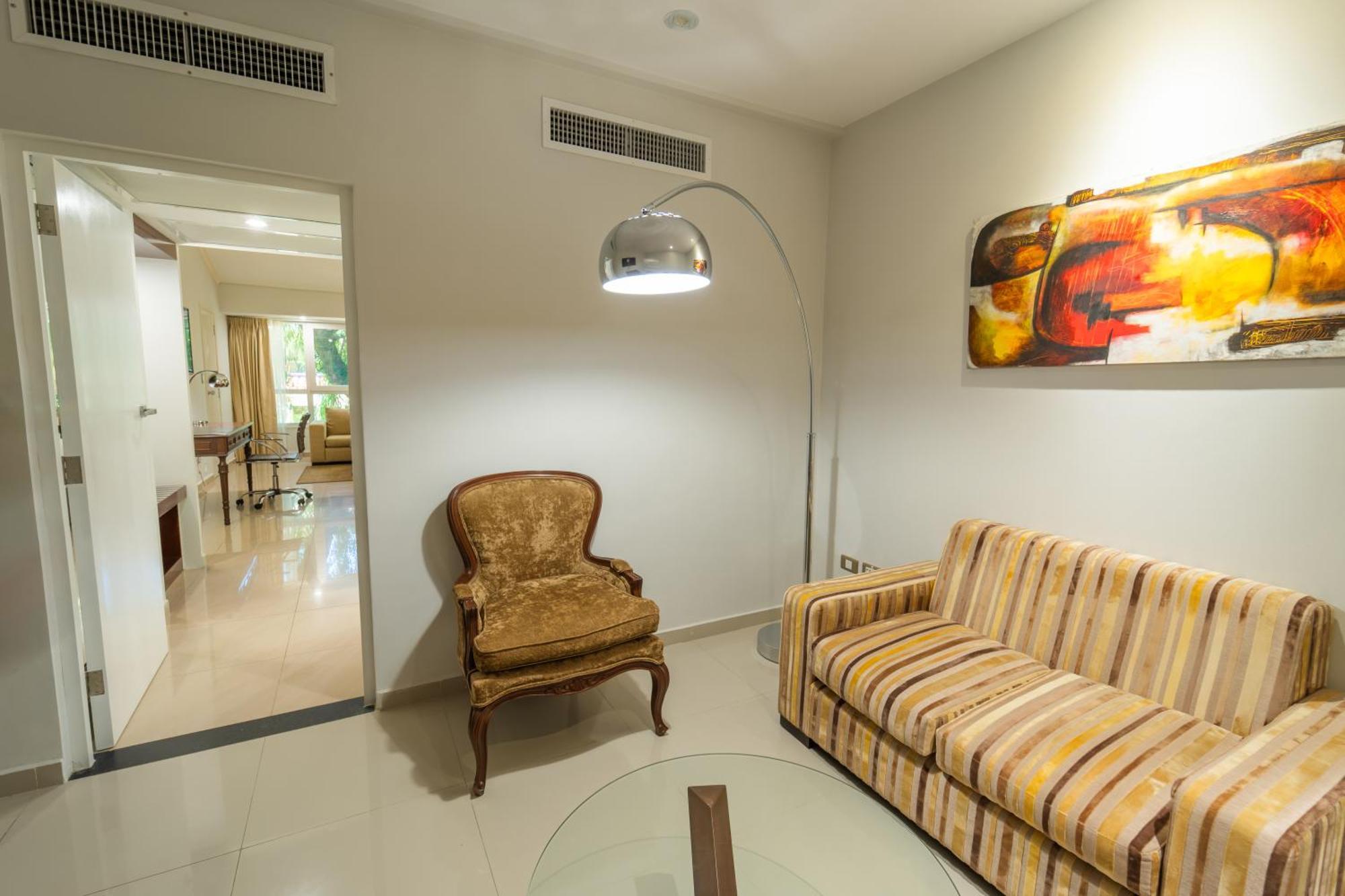 Junior King Suite - Club Lounge Access