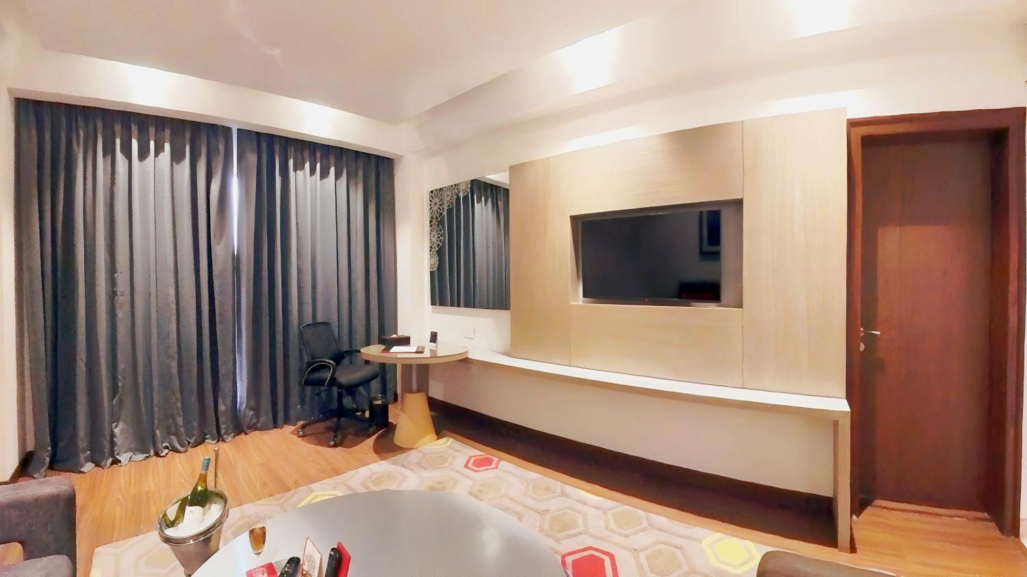 One-Bedroom Queen Suite - Non-Smoking