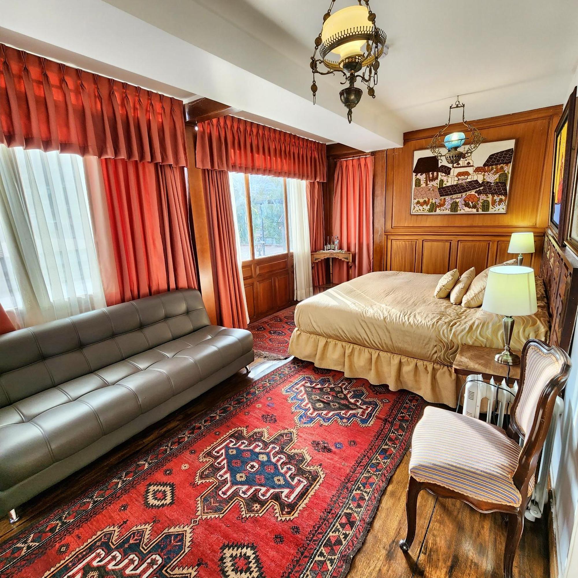 King Room with Mountain View