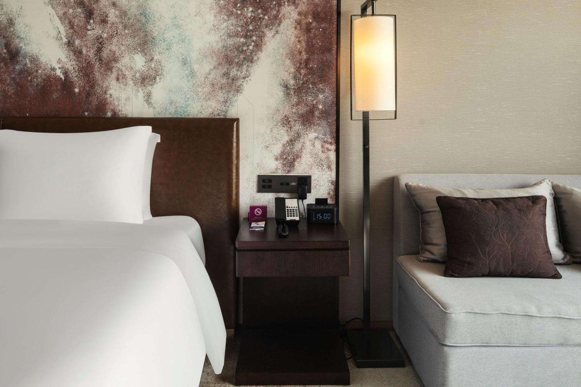 Standard King Room with Lounge Access