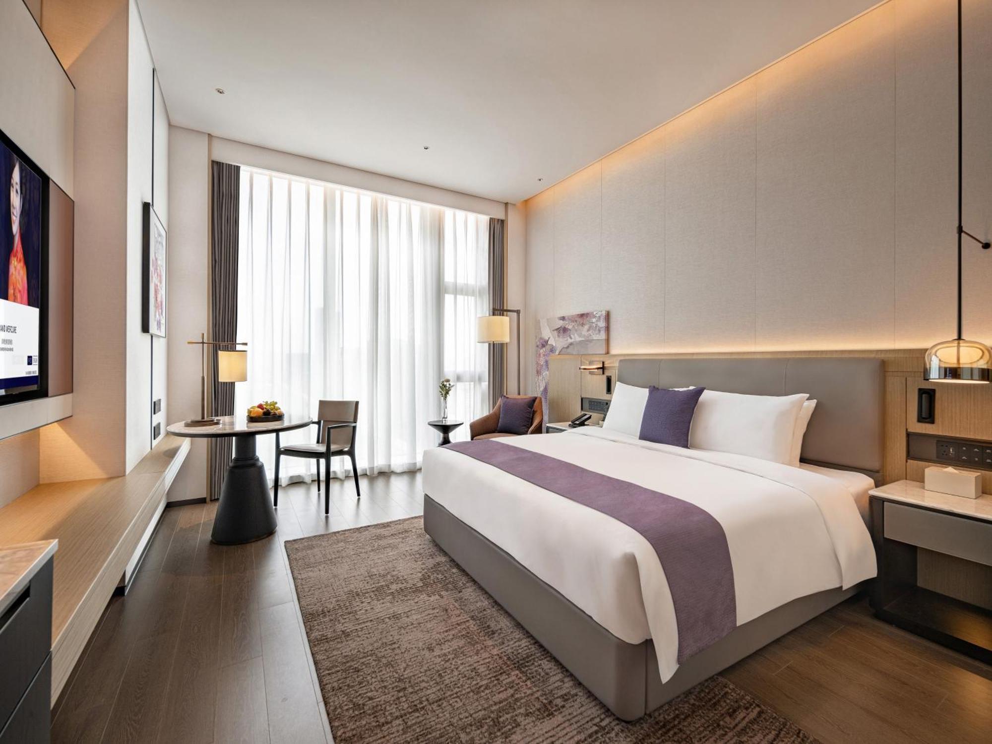 Superior Room with One King Bed