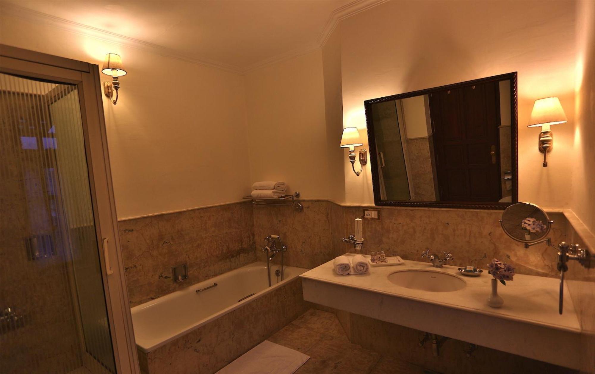 Family Room,1600584127:JPEG