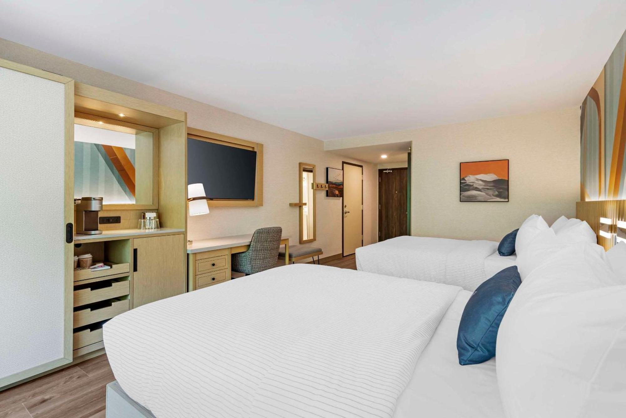 Quadruple Room with Two Queen Beds - Disability Access/Non Smoking