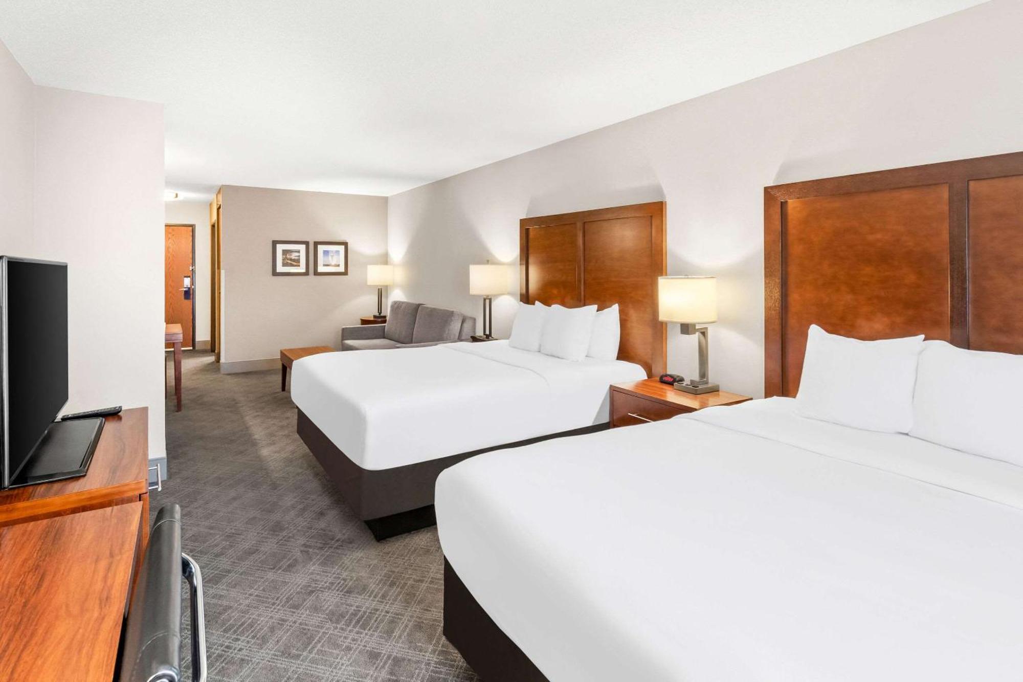 Superior Queen Suite with Two Queen Beds - Non-Smoking