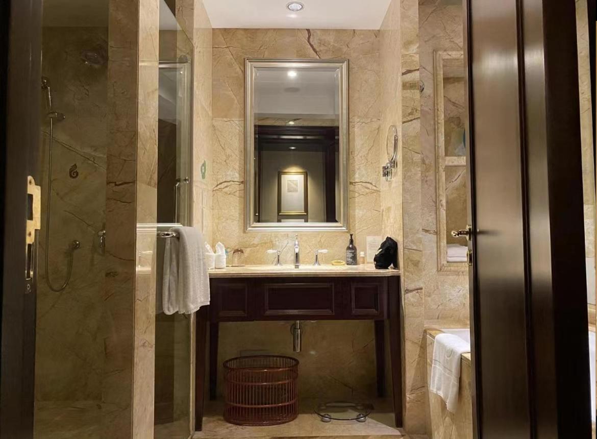 Deluxe King Room,1602966037:JPEG