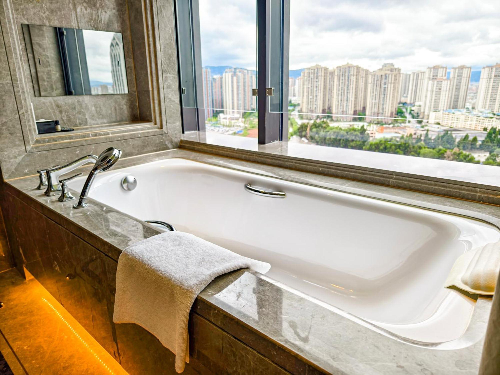 Deluxe Suite【Capsule coffee machine+ Light smart toilet+65 inches Project to a high-definition TV+Audio equipment】