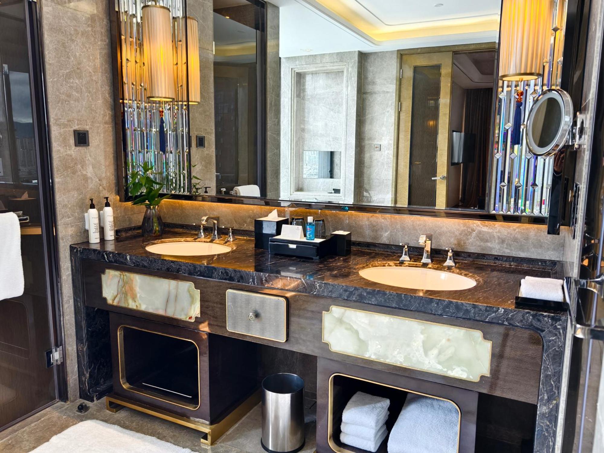 Exective Deluxe Suite Room【Capsule coffee machine smart toilet65 inches Project to a high-definition TVAudio equipment】,1604099487:JPEG