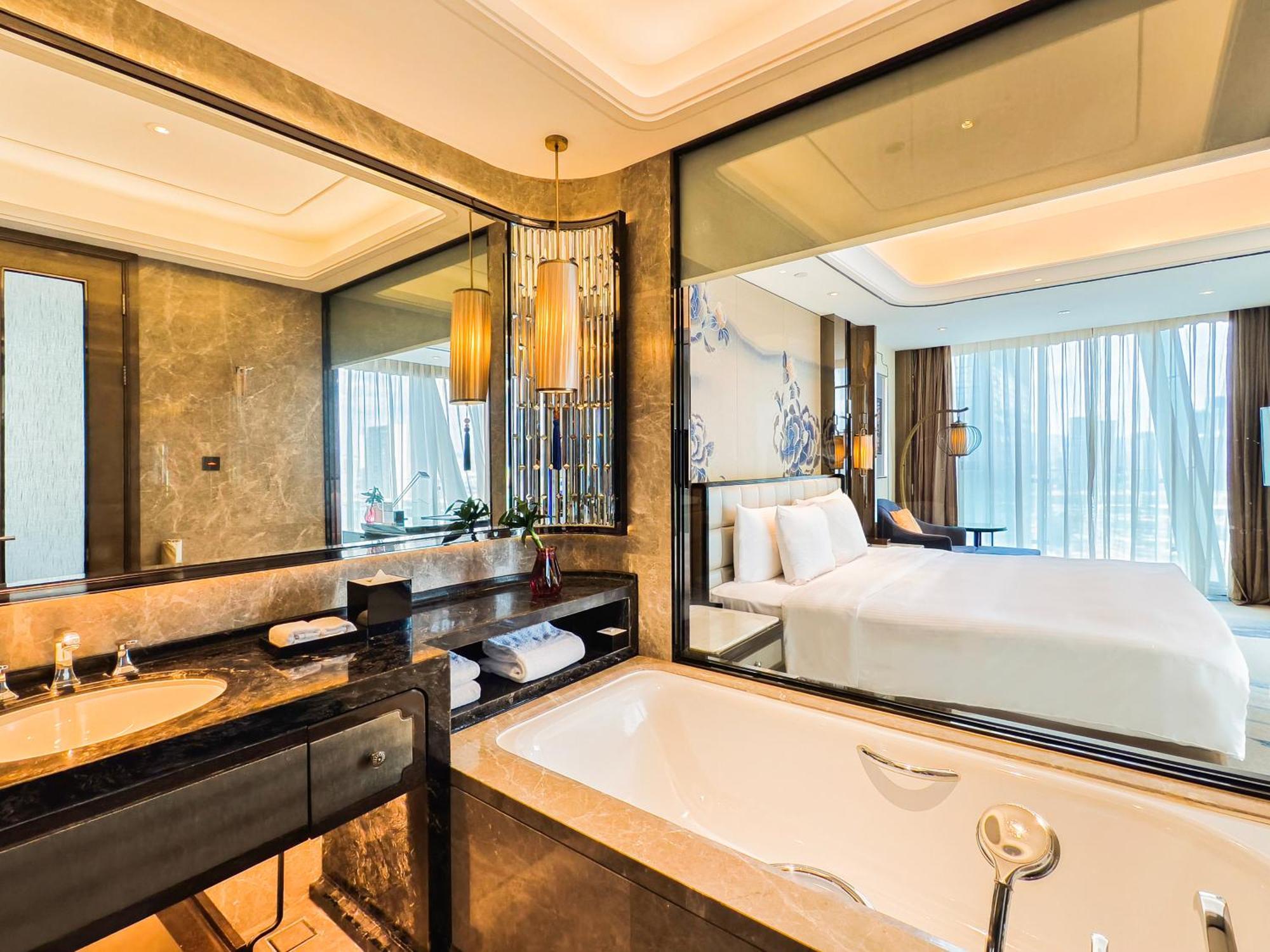 Grand Deluxe King Room【High Floor65 inches Project to a high-definition TV】,1604099782:JPEG