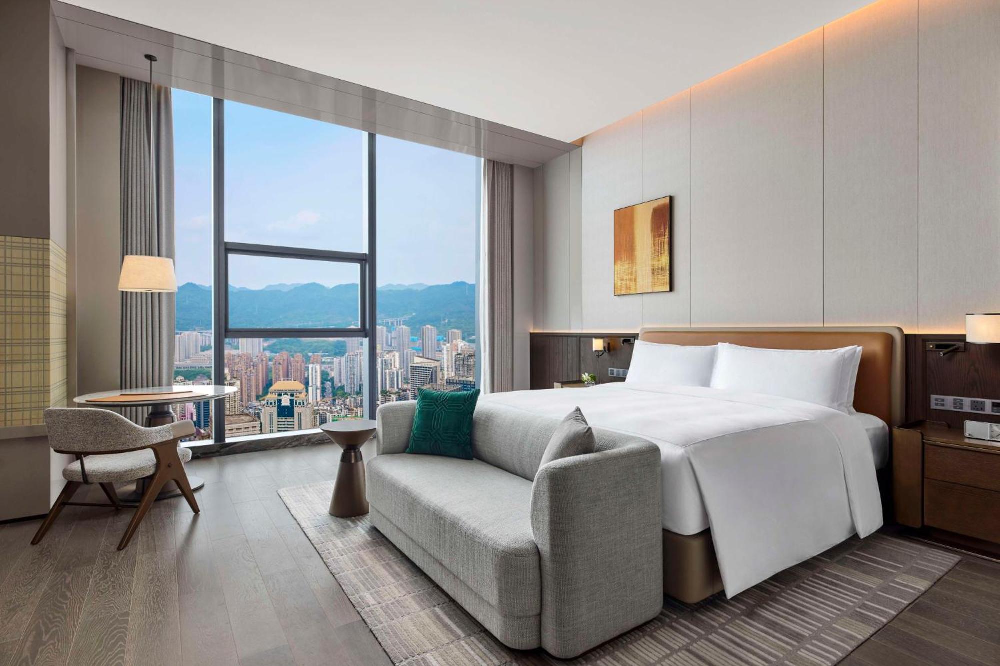 Deluxe King Room with City View