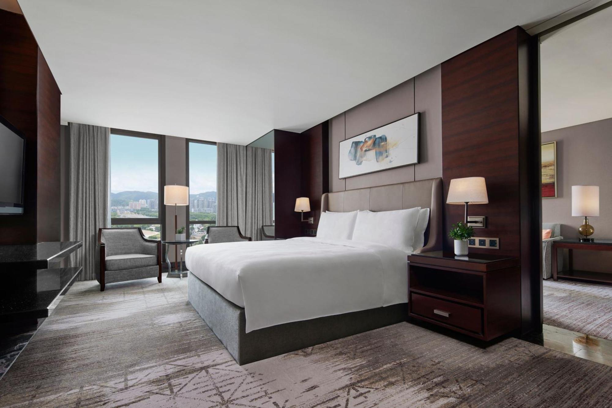 Executive Suite, Executive lounge access, 1 King, City view