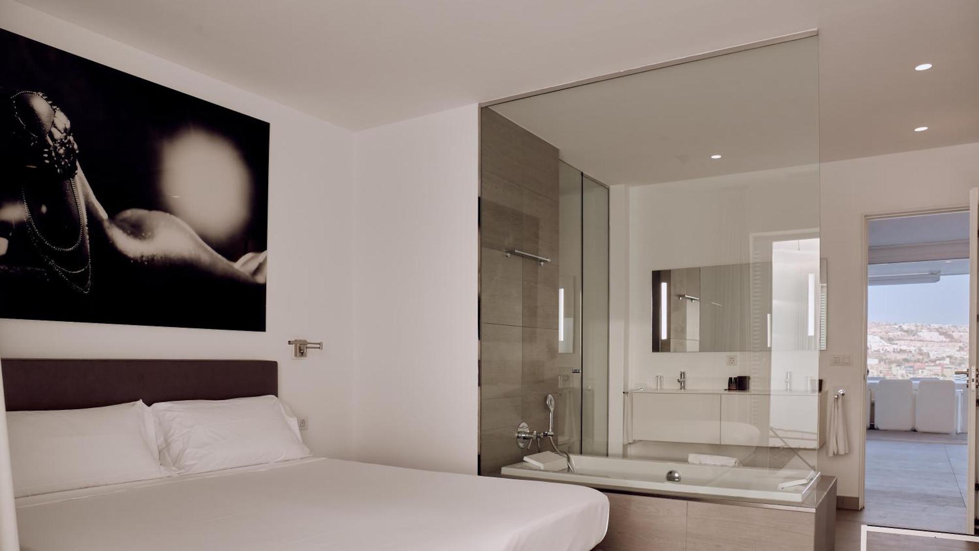 Infinity Harmony 3 bedroom private pool hot tub sea view