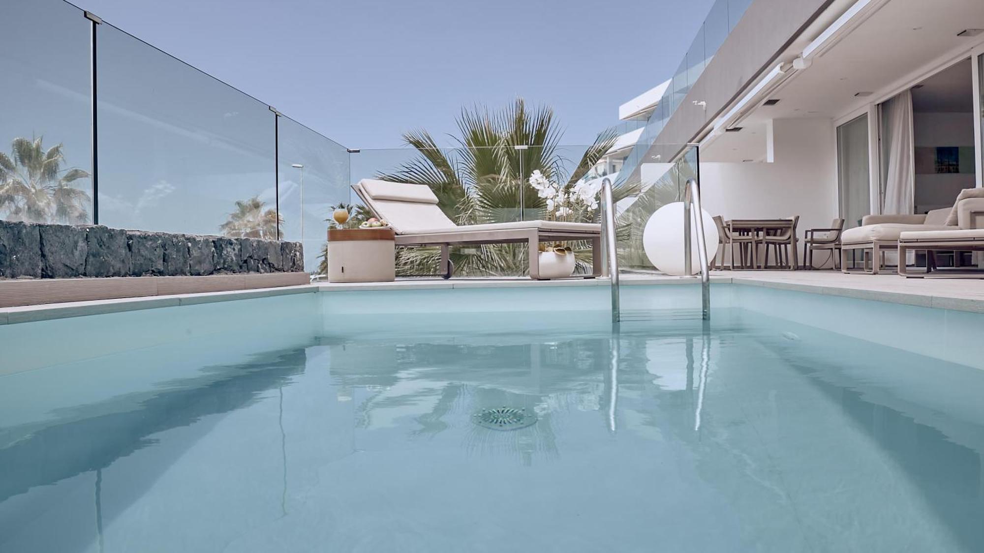Infinity Mar 3 bedroom Suite private pool hot tub sea view