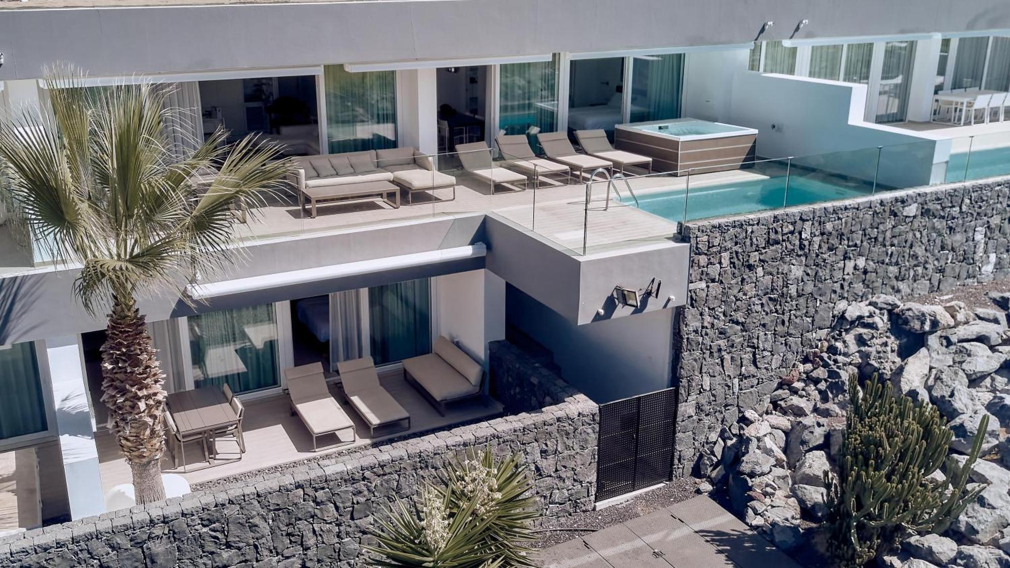 Infinity Mar 3 bedroom Suite private pool hot tub sea view