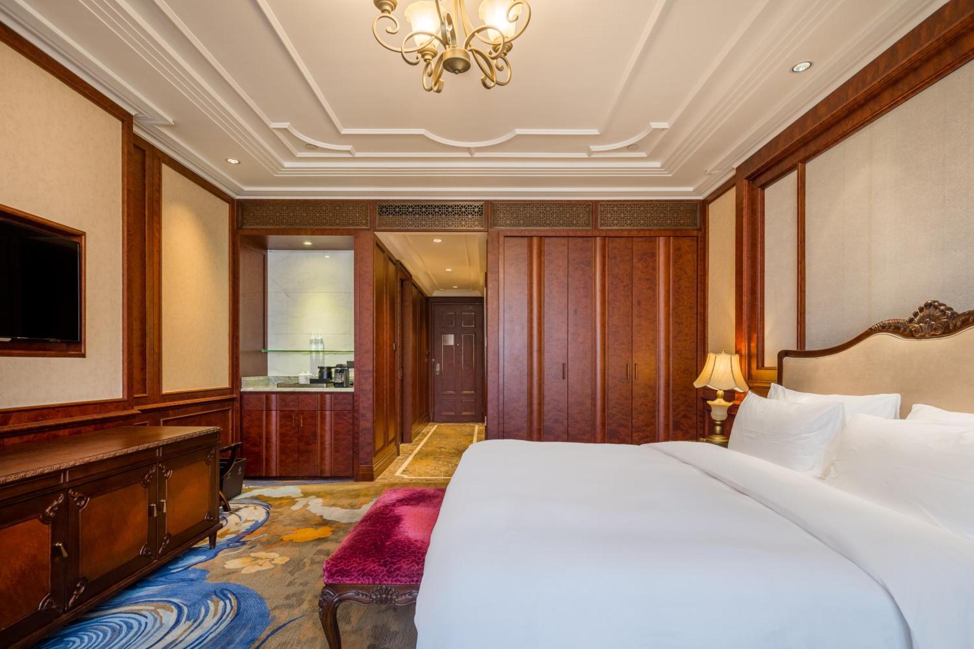 Shanghai Grand King Room