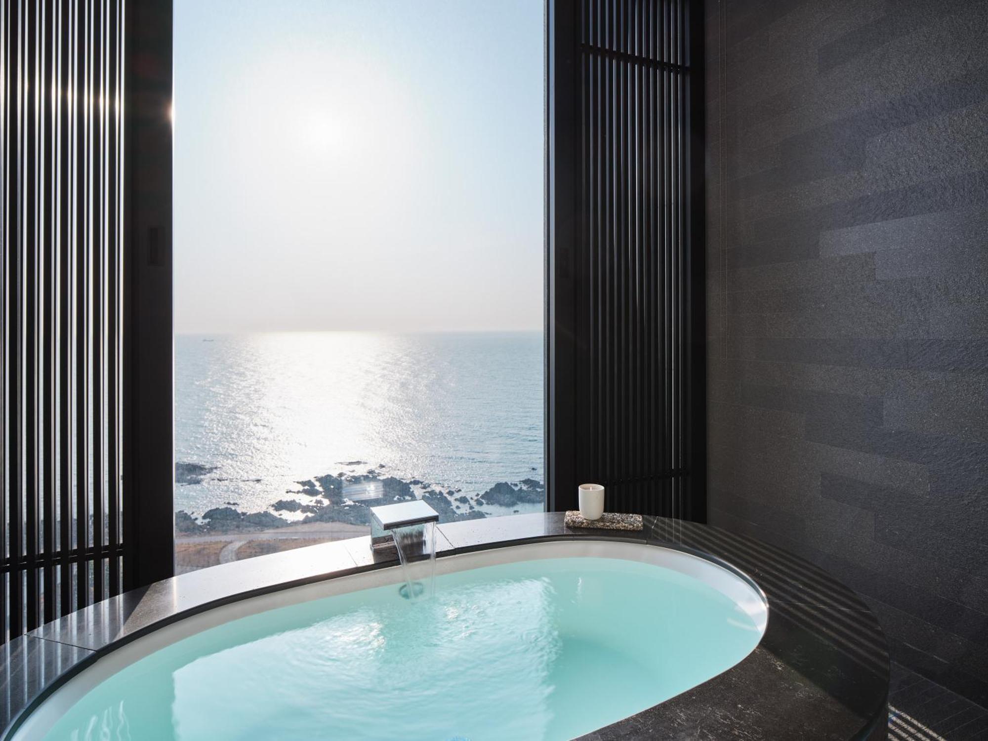 Cabin S Ocean View King Bed,1610252034:JPEG