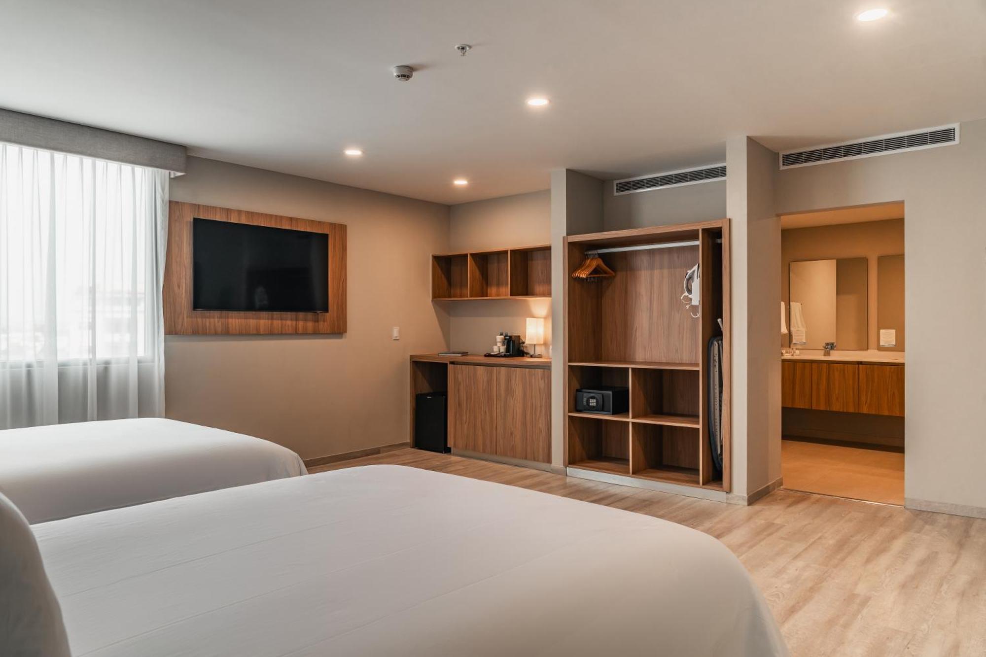 Tree-Bedroom Suite - Non-Smoking