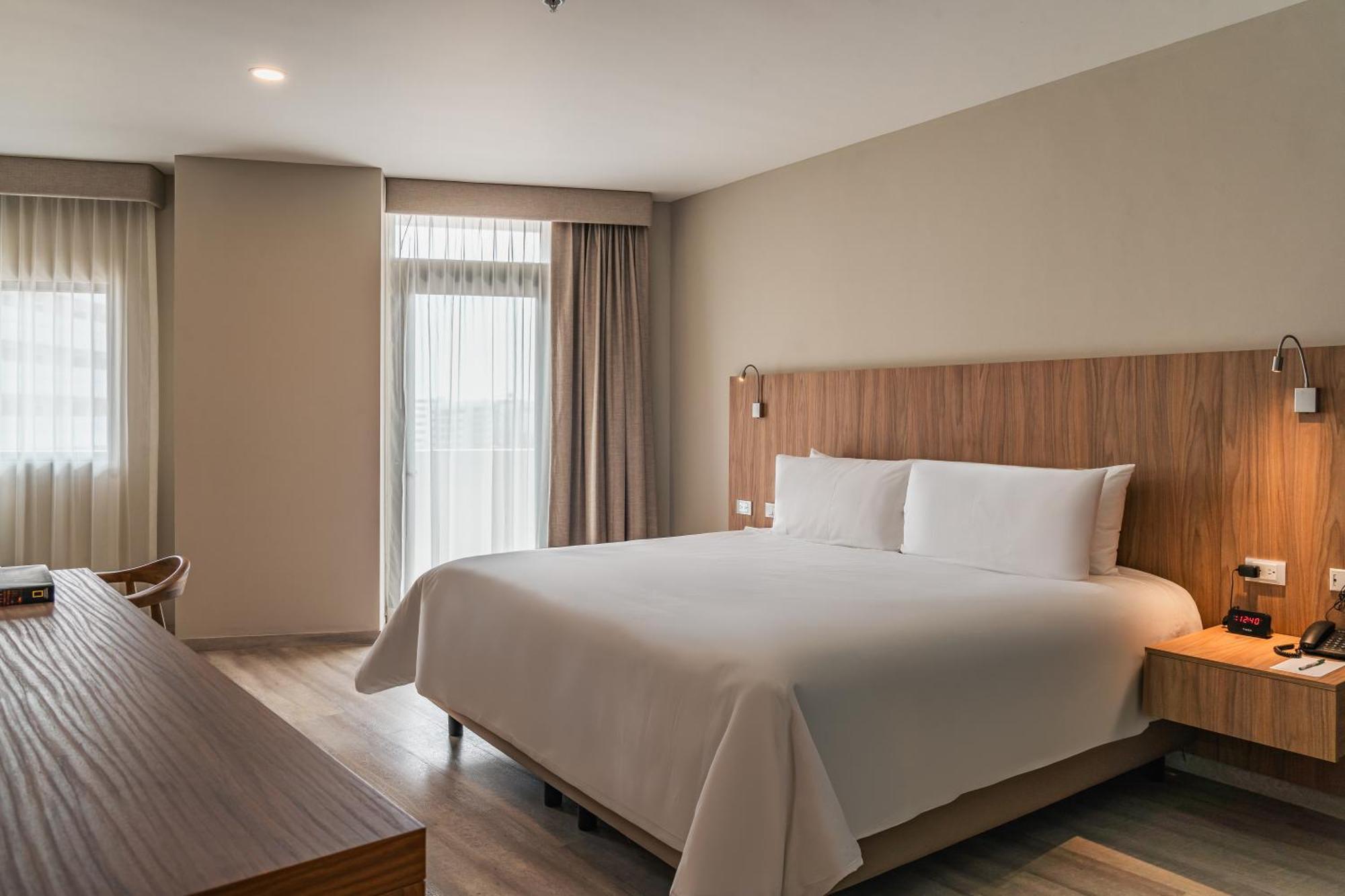 Accessible Room with One King Bed, Non-Smoking