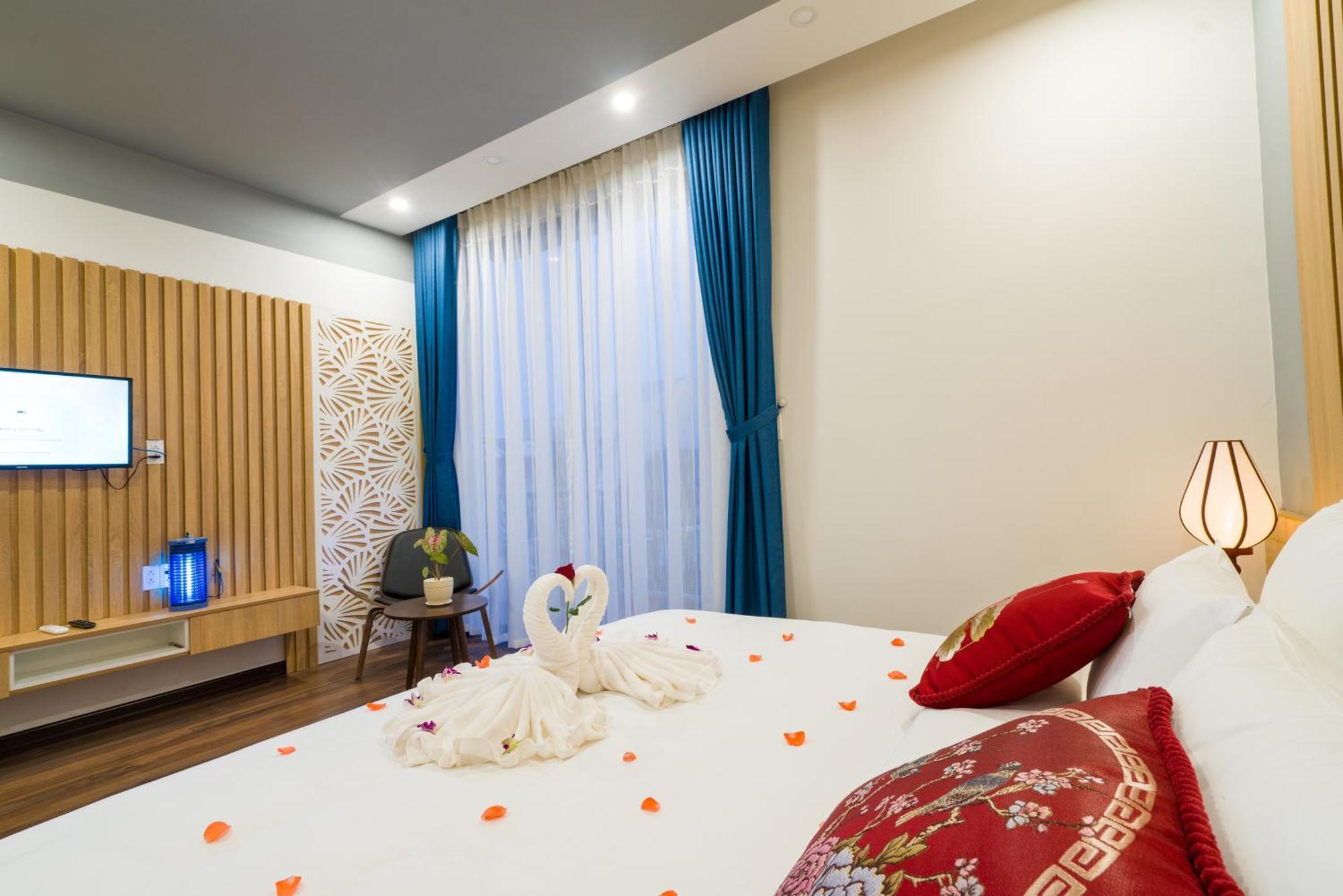 Deluxe Double or Twin Room with Balcony