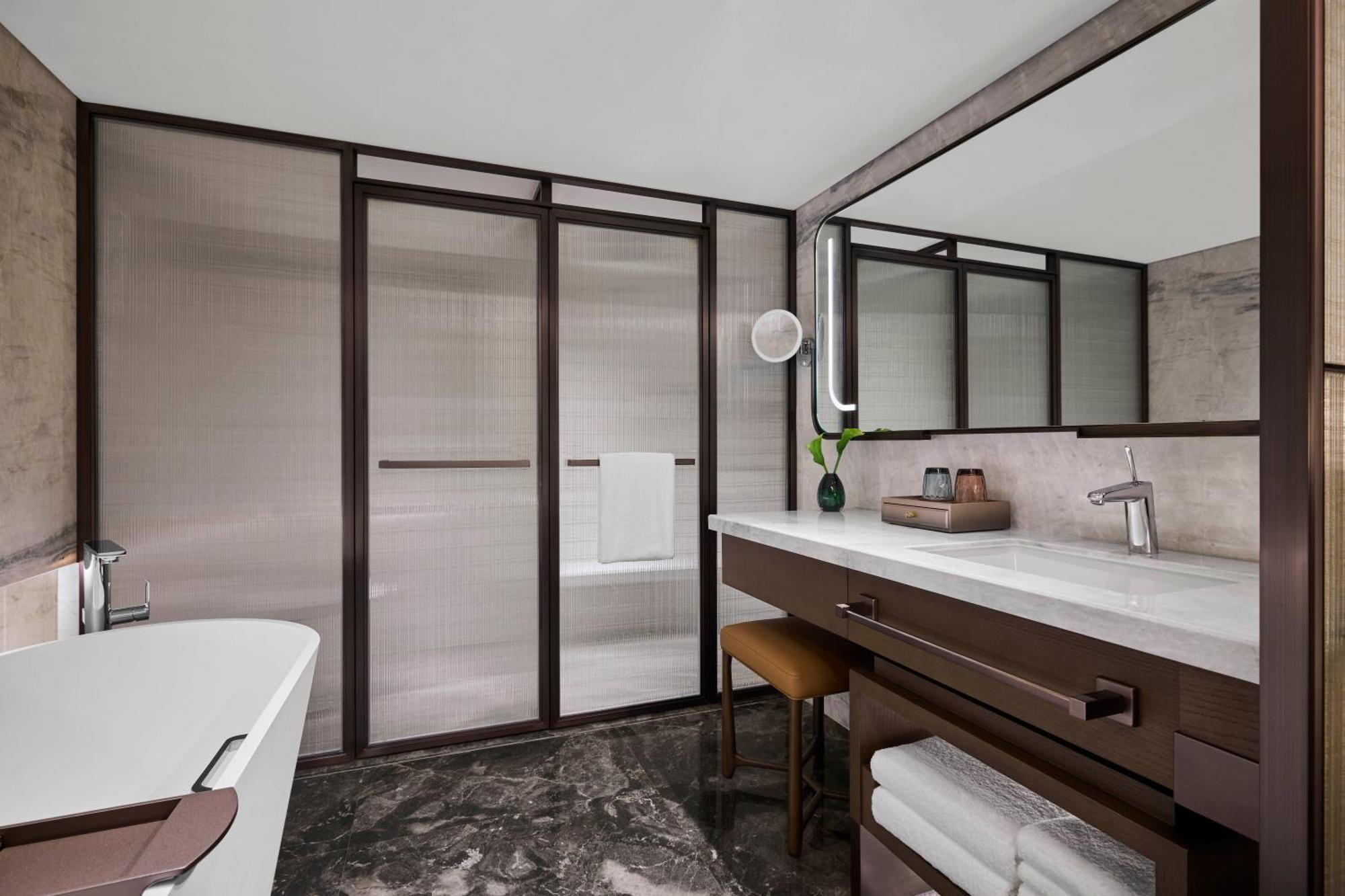 Deluxe King Loft Suite with Sky View