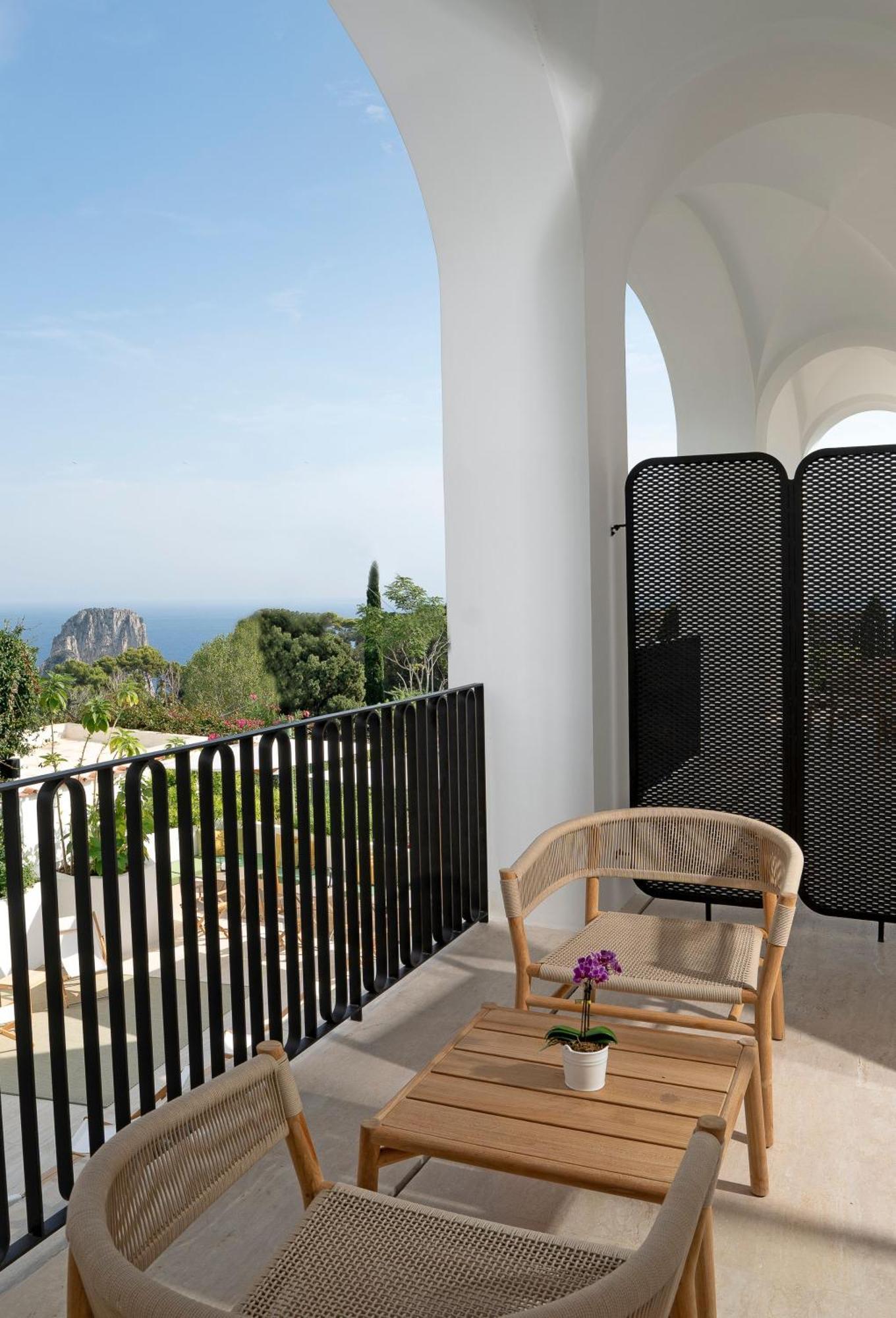 Deluxe Double Room with Balcony and Sea View