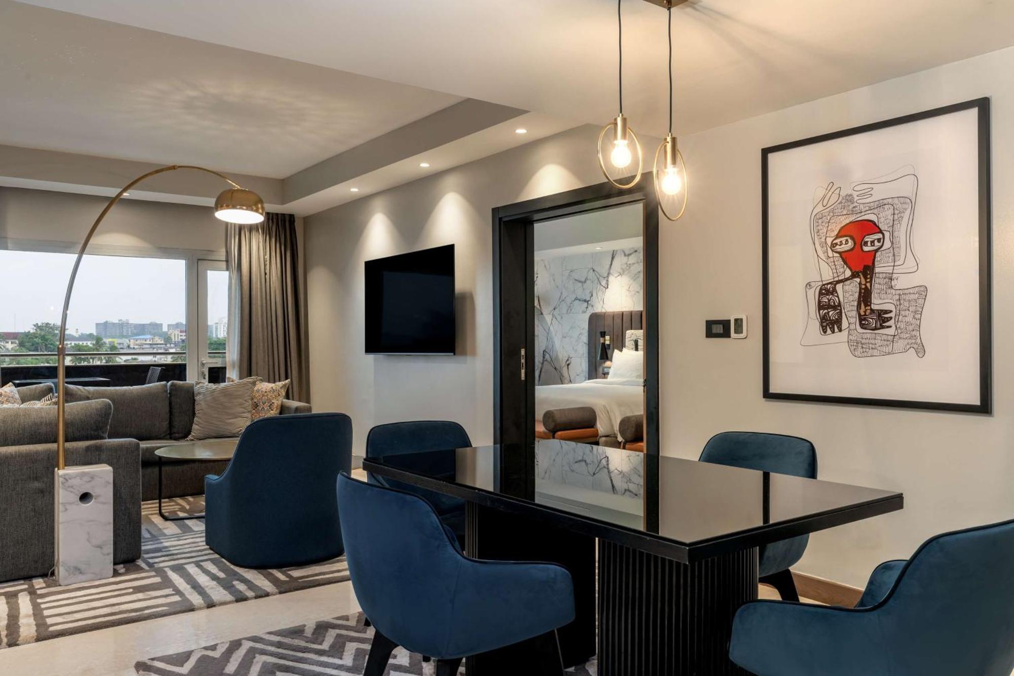 Suite with Balcony and Lagoon View - Lounge Access
