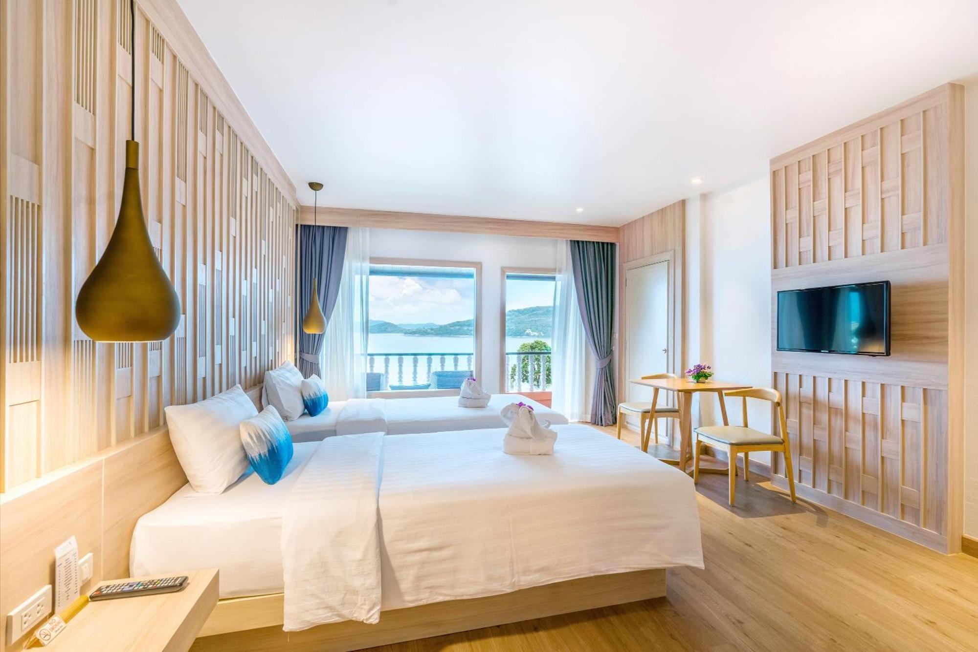 Deluxe Twin Room with Sea View