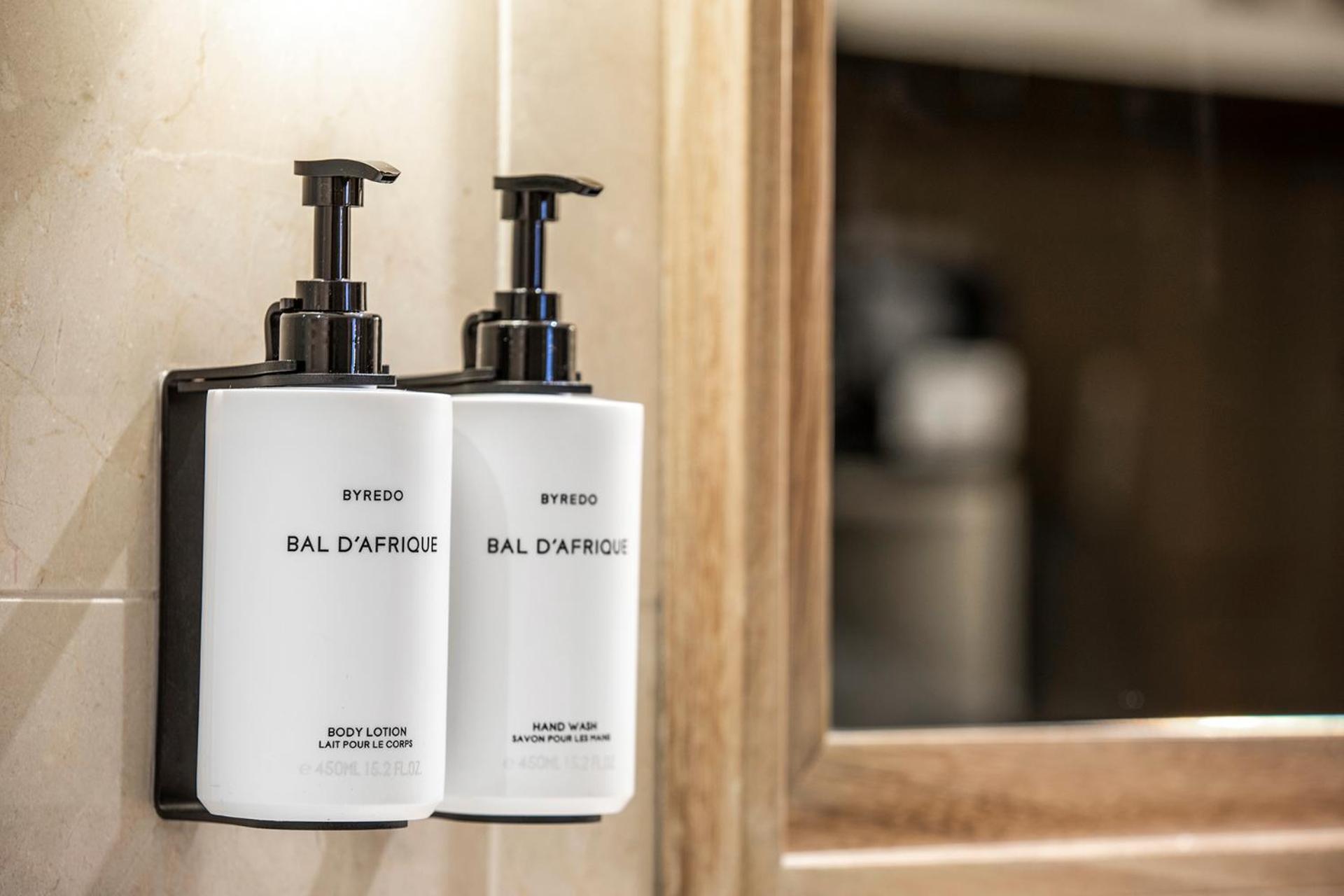 Signature Suite,1613666325:JPEG