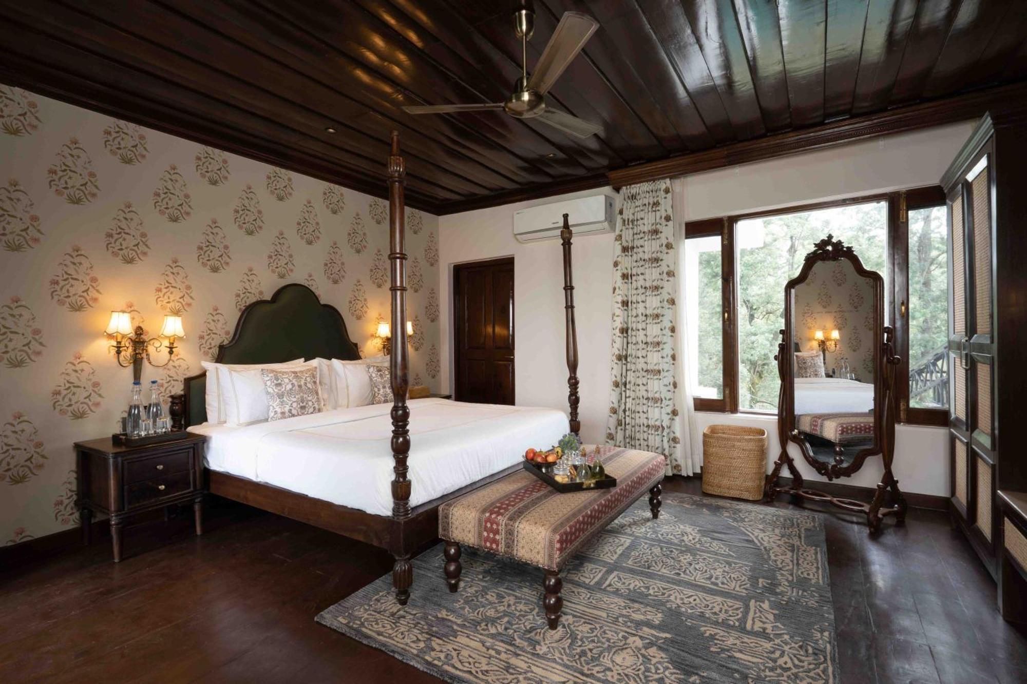 Sir Francis Premier Room