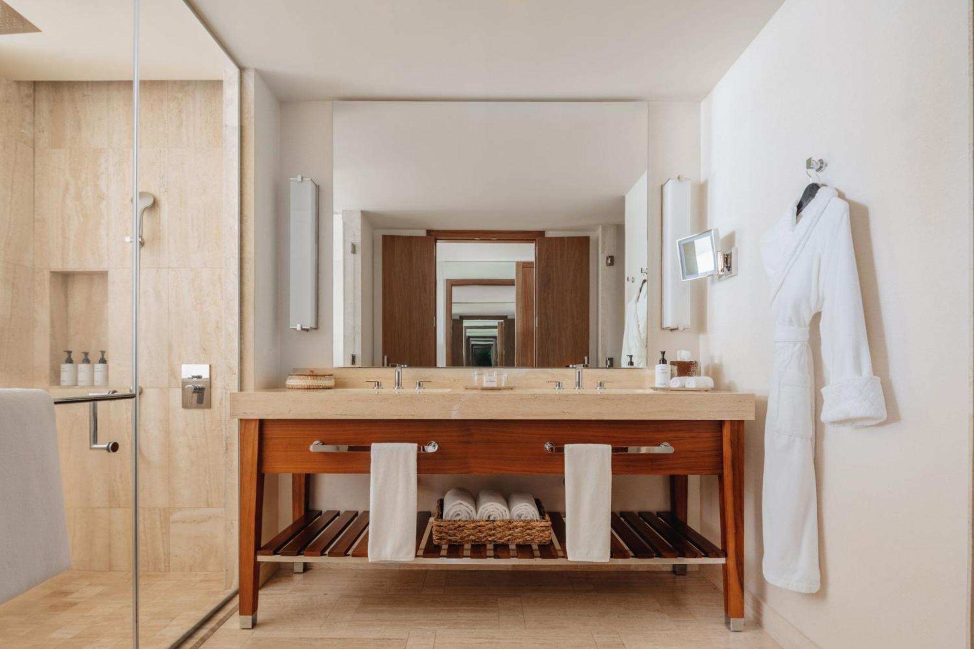 Deluxe Urban View, Guest room, 1 King, City view